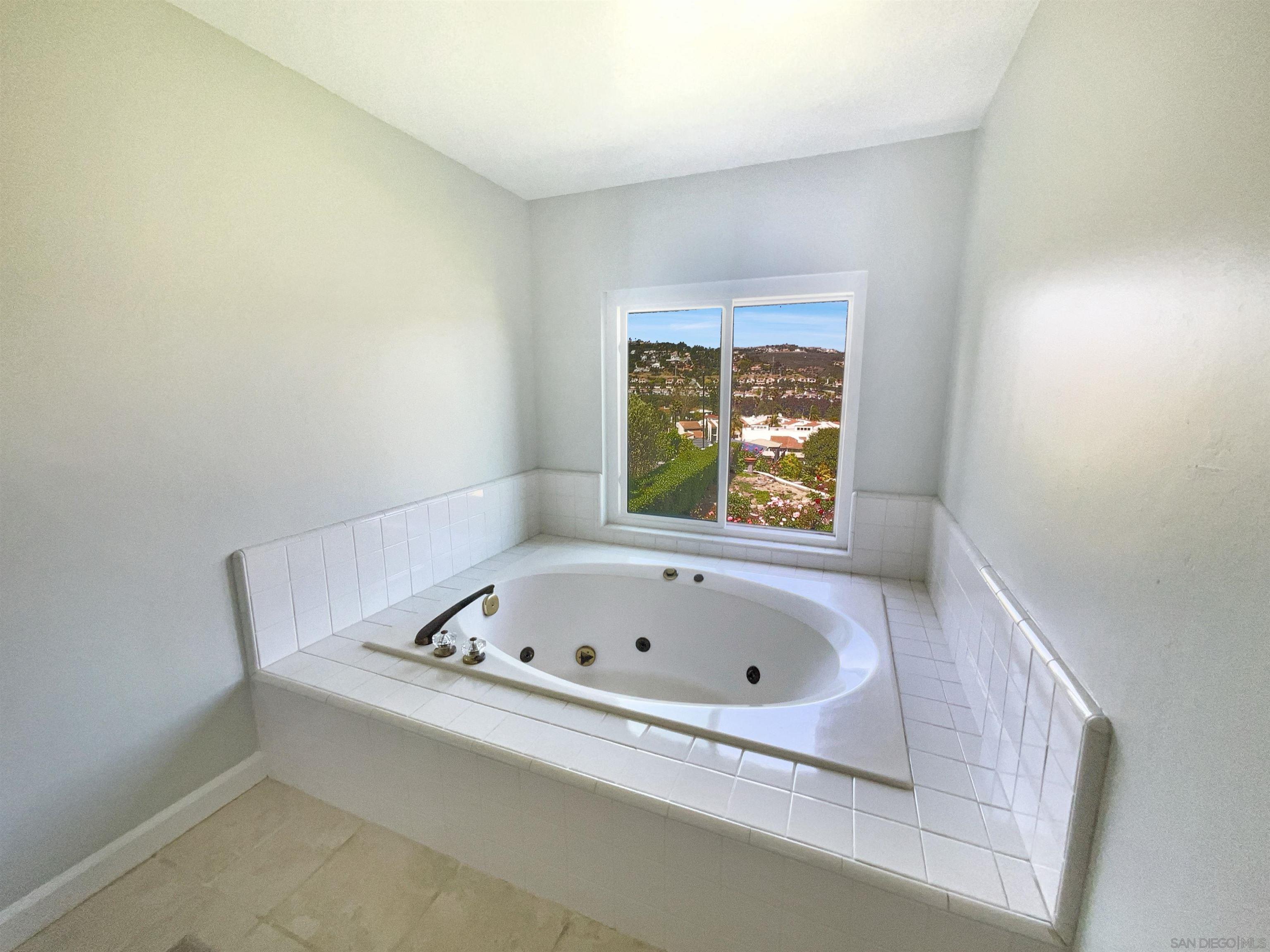 Detail Gallery Image 15 of 27 For 2644  La Costa Ave, Carlsbad,  CA 92009 - 3 Beds | 3 Baths