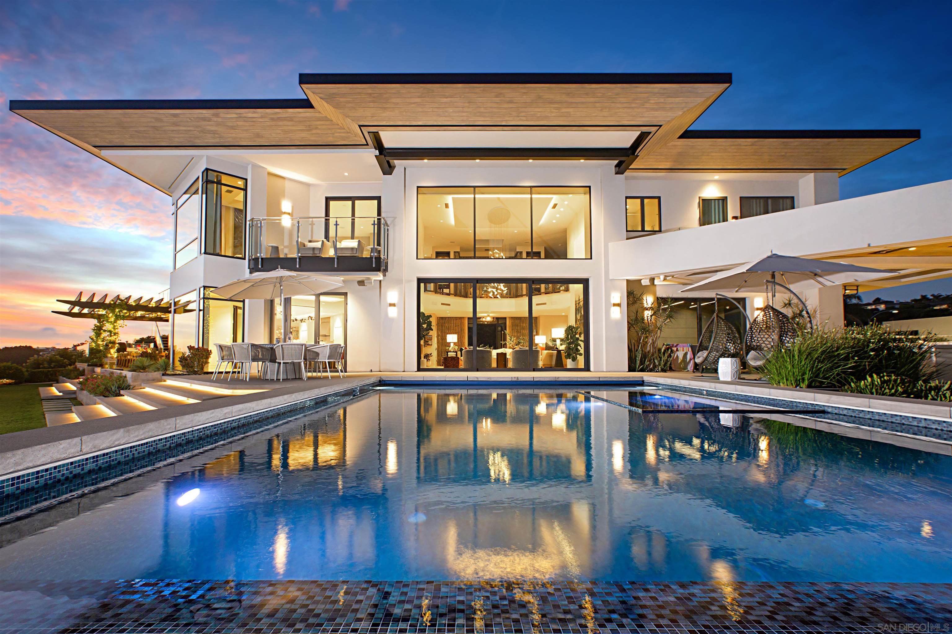 Detail Gallery Image 1 of 75 For 5416  Candlelight Dr, La Jolla,  CA 92037 - 9 Beds | 10/1 Baths