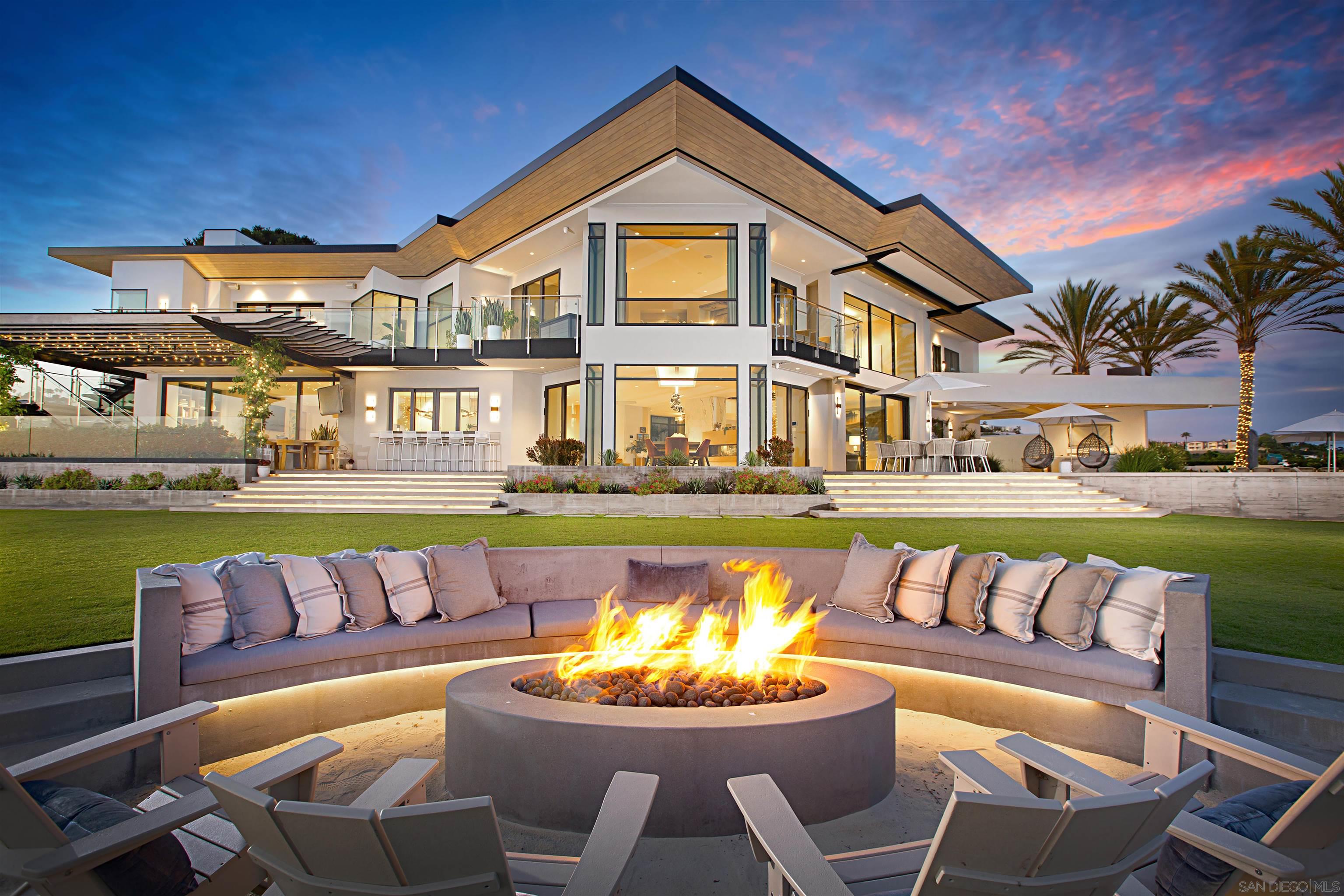 Detail Gallery Image 2 of 75 For 5416  Candlelight Dr, La Jolla,  CA 92037 - 9 Beds | 10/1 Baths