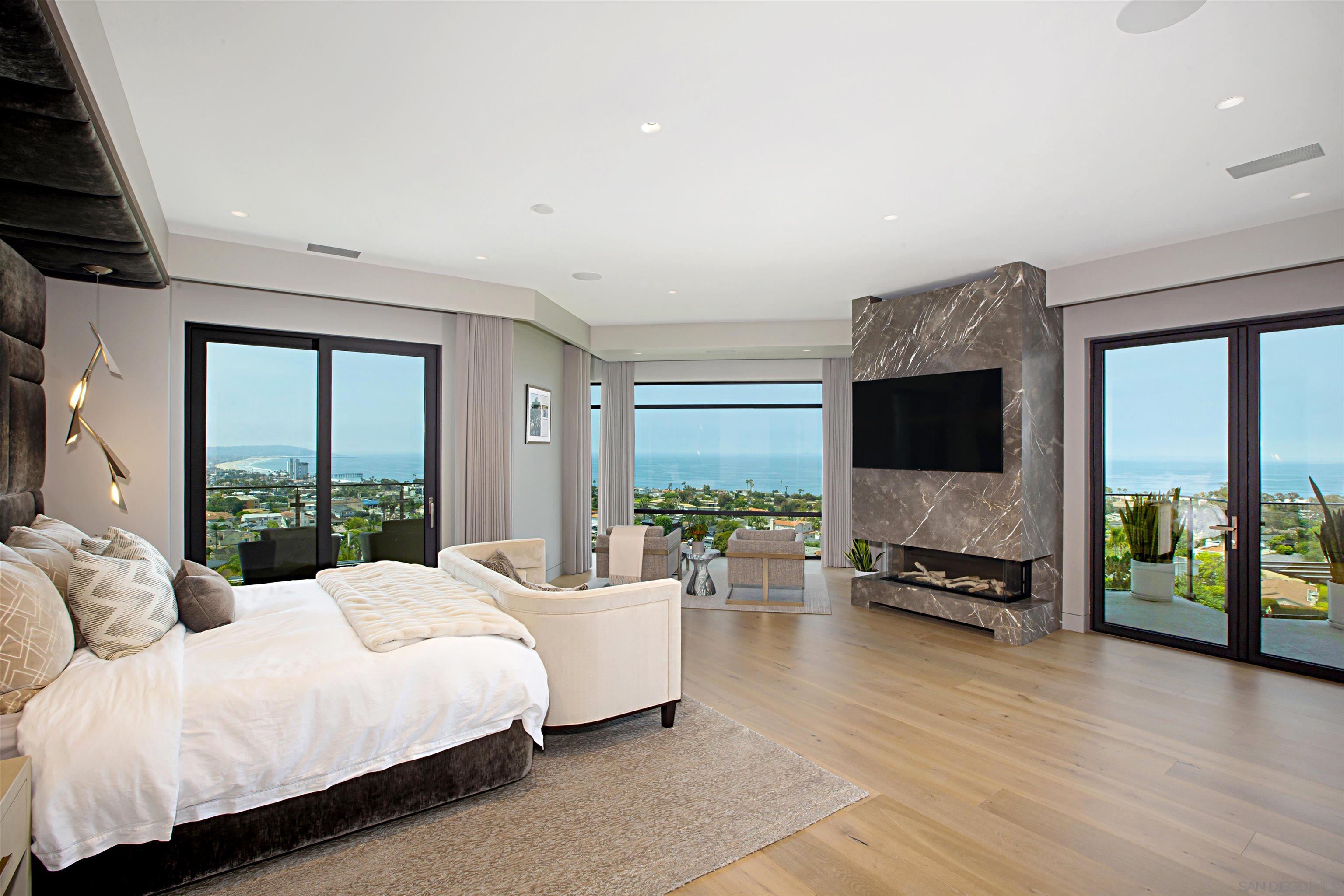 Detail Gallery Image 17 of 75 For 5416  Candlelight Dr, La Jolla,  CA 92037 - 9 Beds | 10/1 Baths