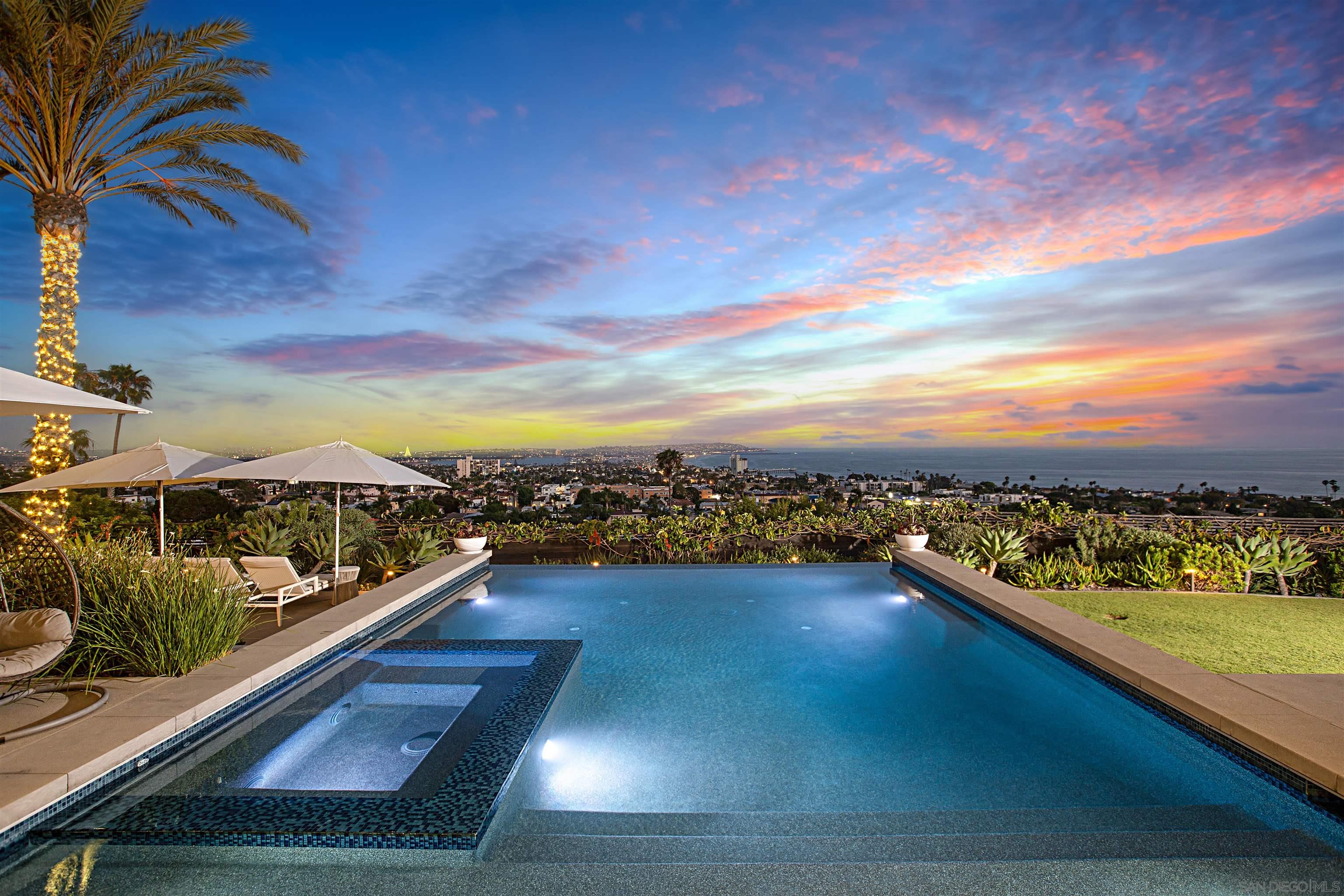 Detail Gallery Image 3 of 75 For 5416  Candlelight Dr, La Jolla,  CA 92037 - 9 Beds | 10/1 Baths