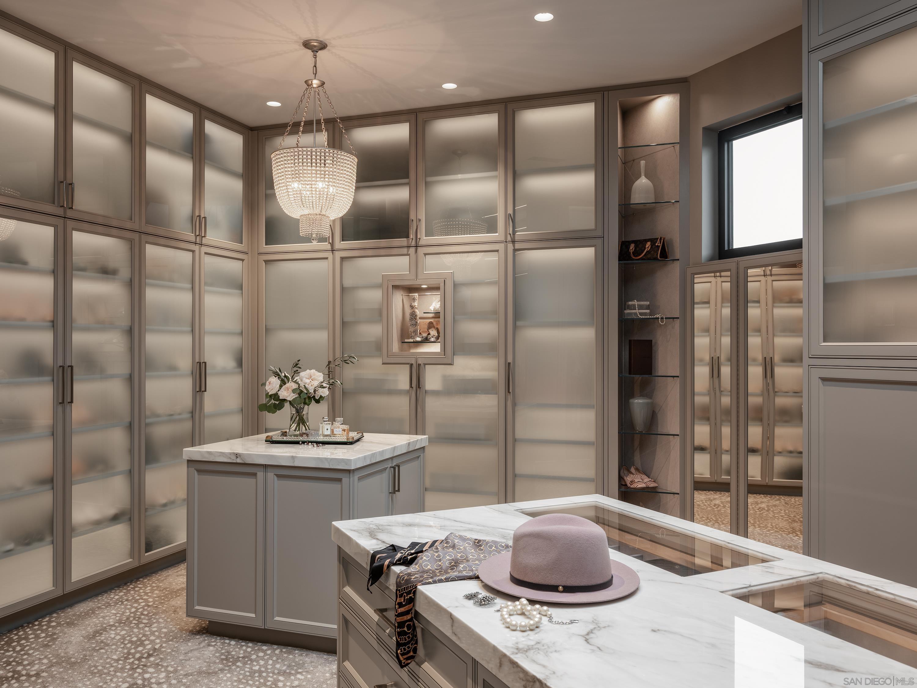 Detail Gallery Image 26 of 75 For 5416  Candlelight Dr, La Jolla,  CA 92037 - 9 Beds | 10/1 Baths