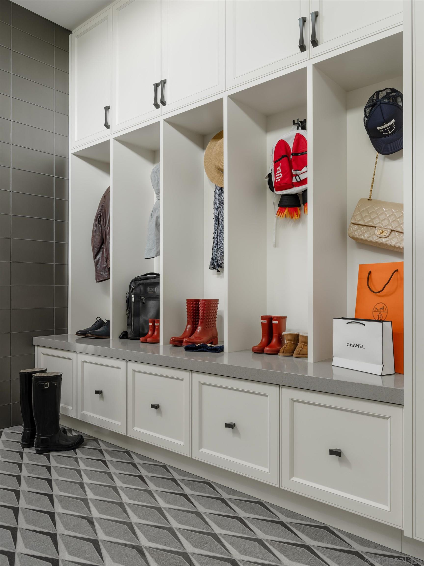 Detail Gallery Image 54 of 75 For 5416  Candlelight Dr, La Jolla,  CA 92037 - 9 Beds | 10/1 Baths