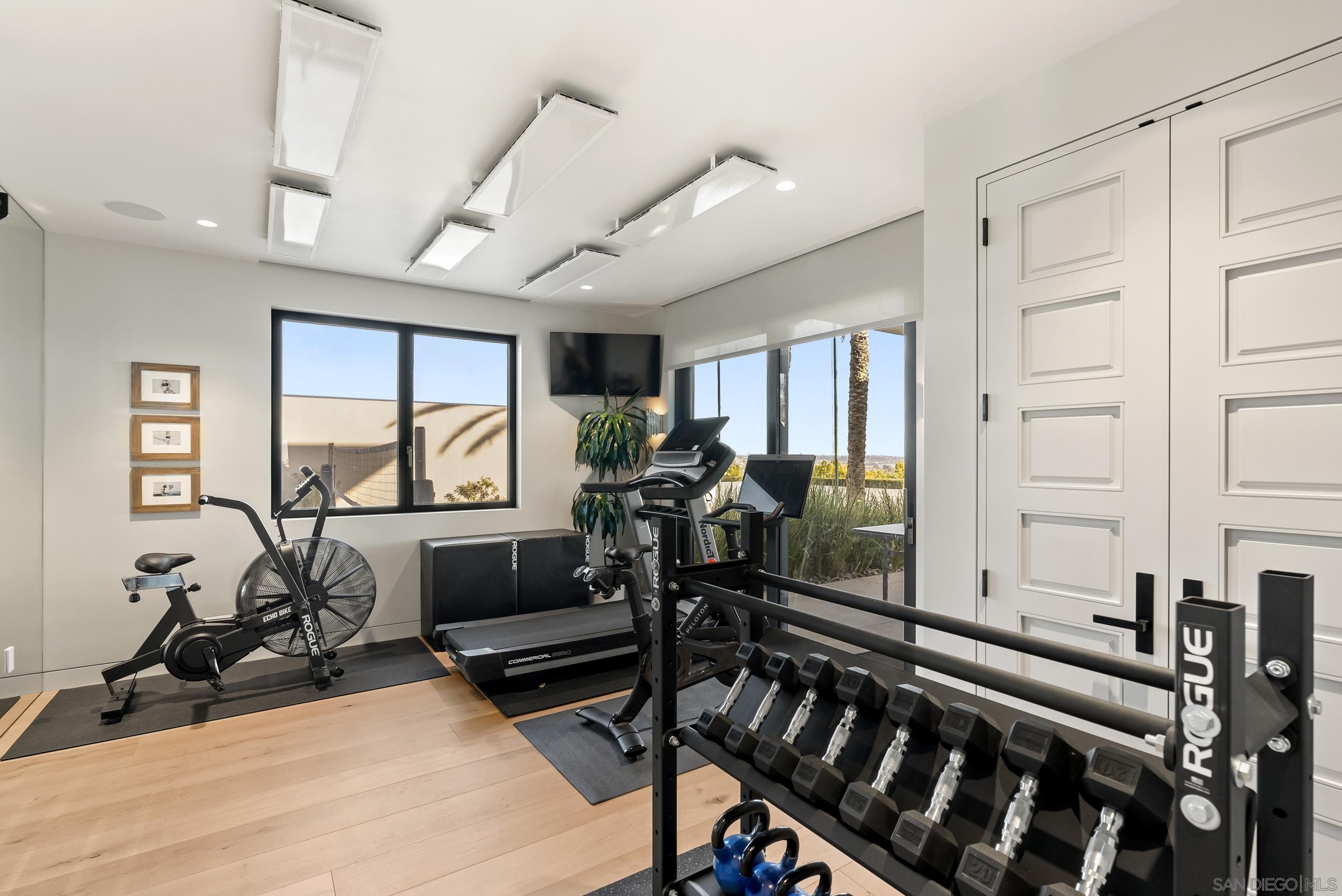 Detail Gallery Image 56 of 75 For 5416  Candlelight Dr, La Jolla,  CA 92037 - 9 Beds | 10/1 Baths