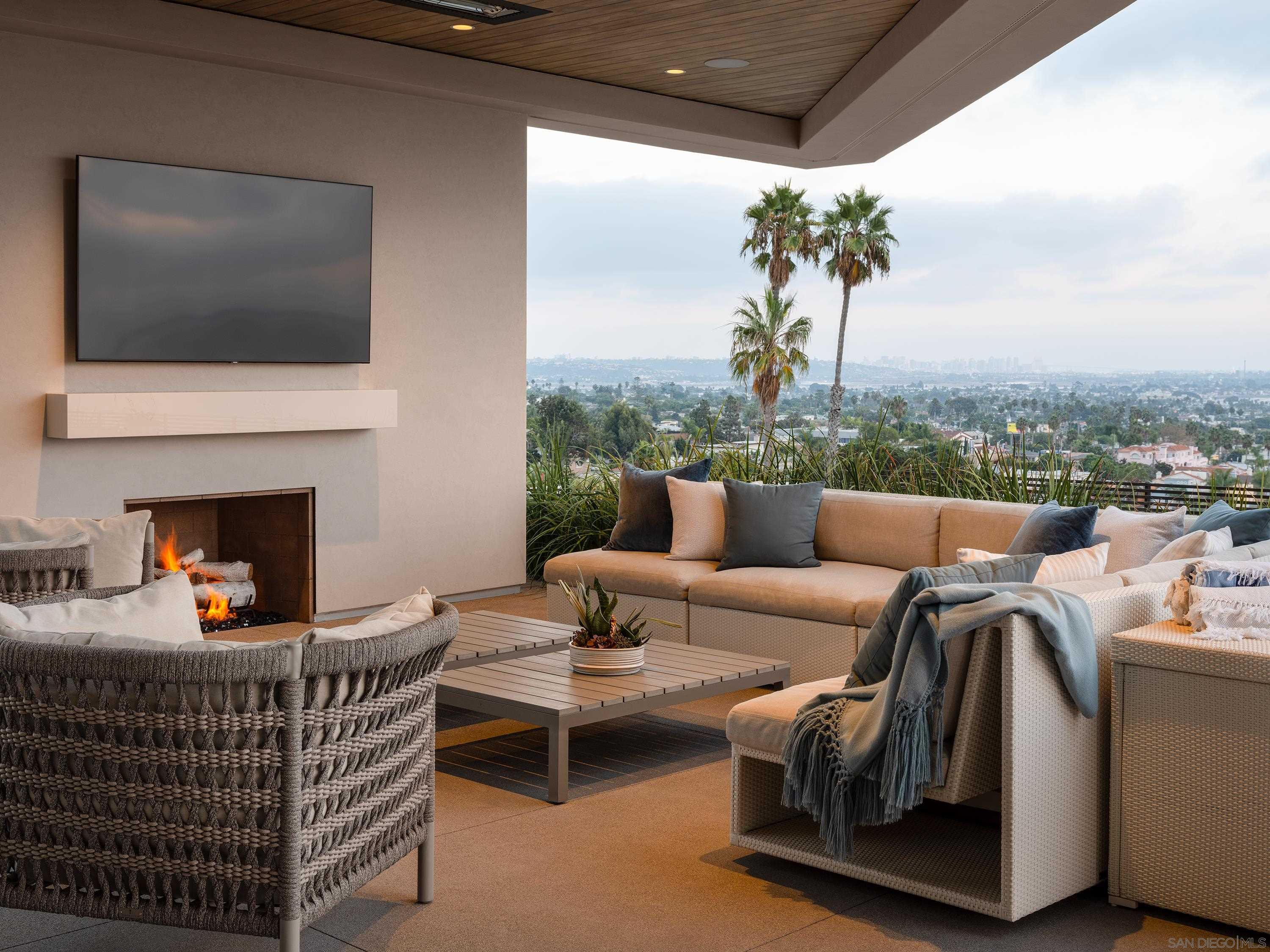 Detail Gallery Image 66 of 75 For 5416  Candlelight Dr, La Jolla,  CA 92037 - 9 Beds | 10/1 Baths