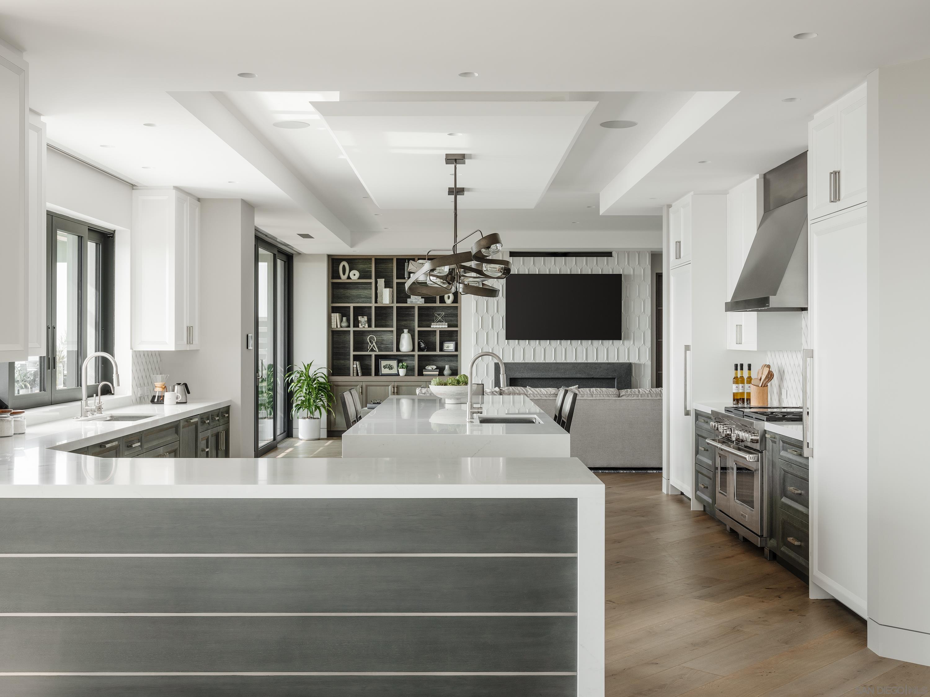 Detail Gallery Image 10 of 75 For 5416  Candlelight Dr, La Jolla,  CA 92037 - 9 Beds | 10/1 Baths