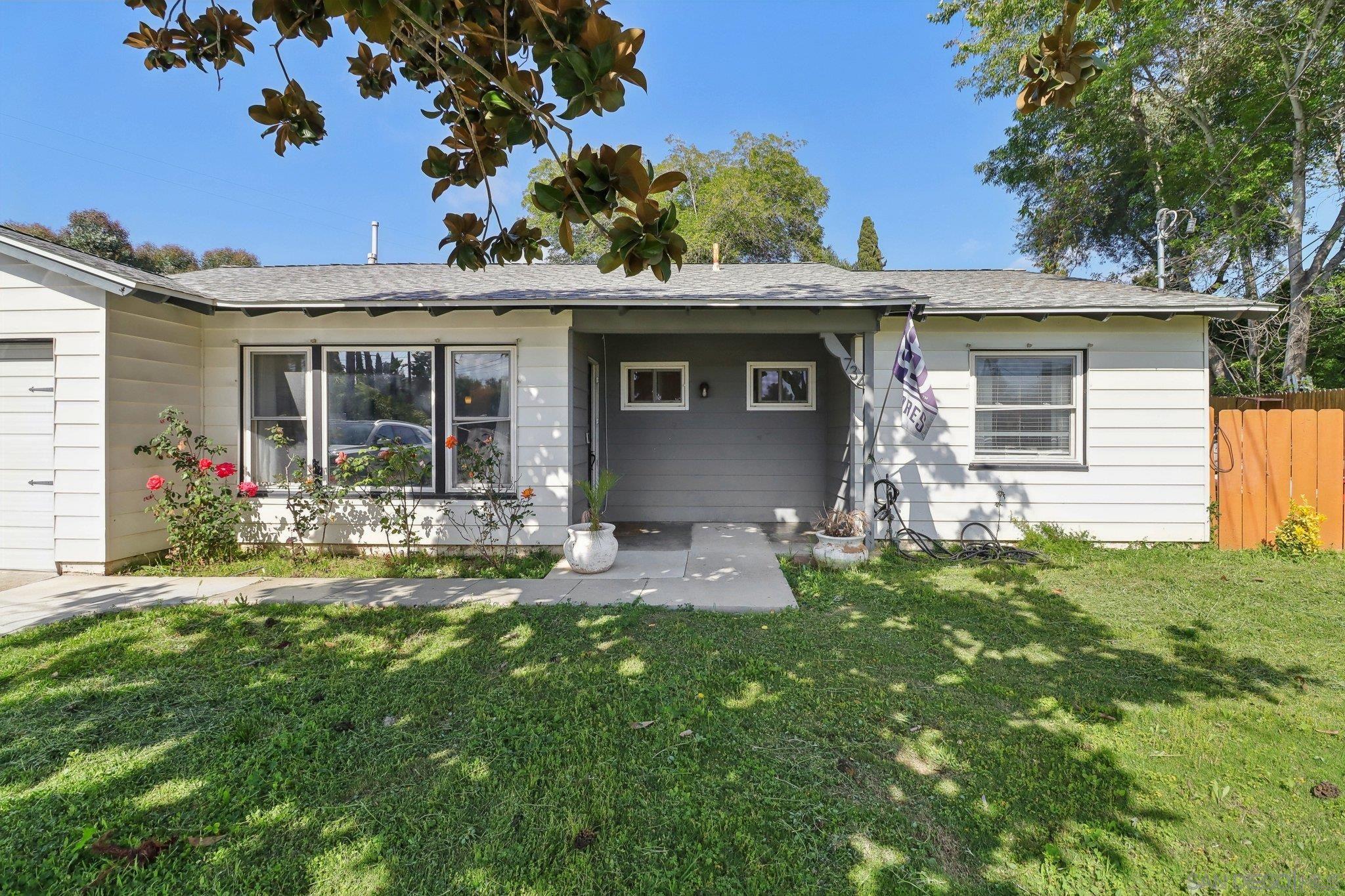 Detail Gallery Image 1 of 1 For 734  Hackberry Pl, Fallbrook,  CA 92028 - 3 Beds | 2 Baths