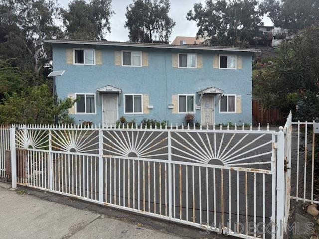 Detail Gallery Image 2 of 29 For 4666  Home, San Diego,  CA 92105 - – Beds | – Baths