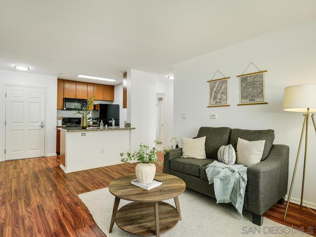 Detail Gallery Image 1 of 1 For 1435  India St  #215,  San Diego,  CA 92101 - 1 Beds | 1 Baths