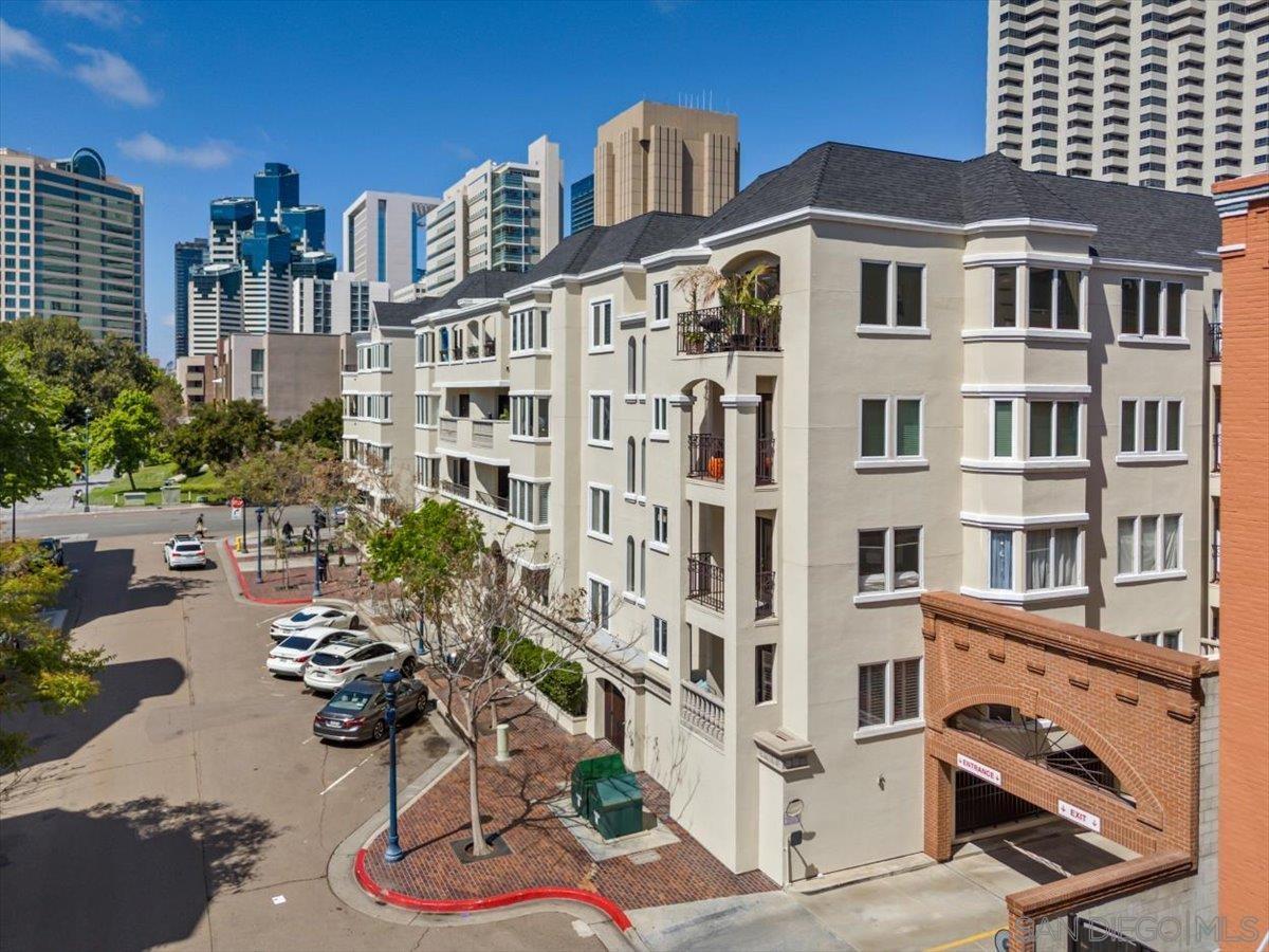 Detail Gallery Image 1 of 1 For 655  Columbia St  #109,  San Diego,  CA 92101 - 2 Beds | 2 Baths