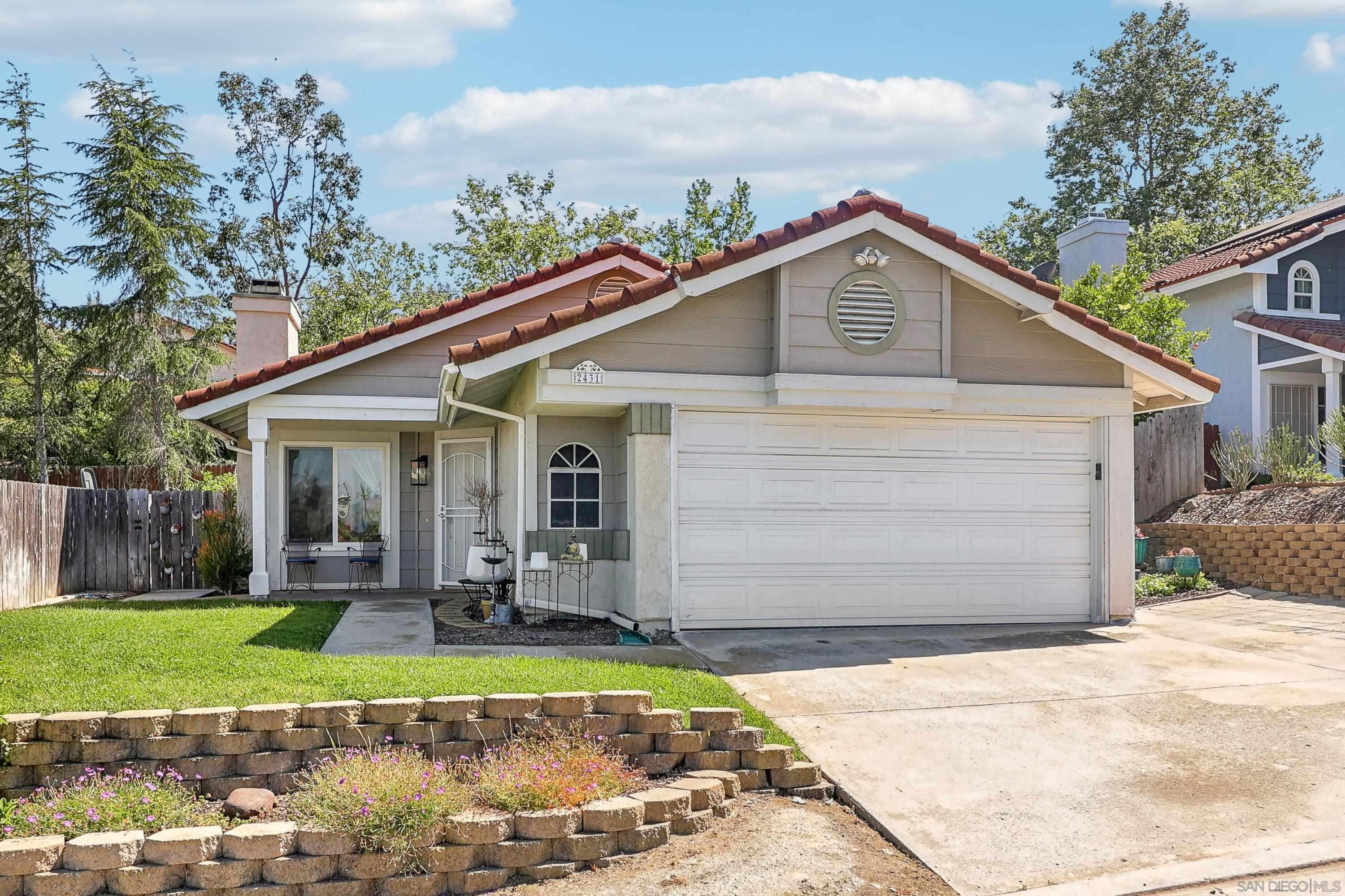 Detail Gallery Image 1 of 1 For 2431  Bobcat Gln, Escondido,  CA 92029 - 3 Beds | 2 Baths
