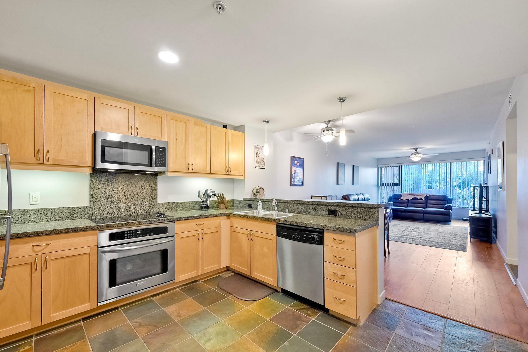 Detail Gallery Image 2 of 45 For 1150  J St  #406,  San Diego,  CA 92101 - 2 Beds | 1 Baths