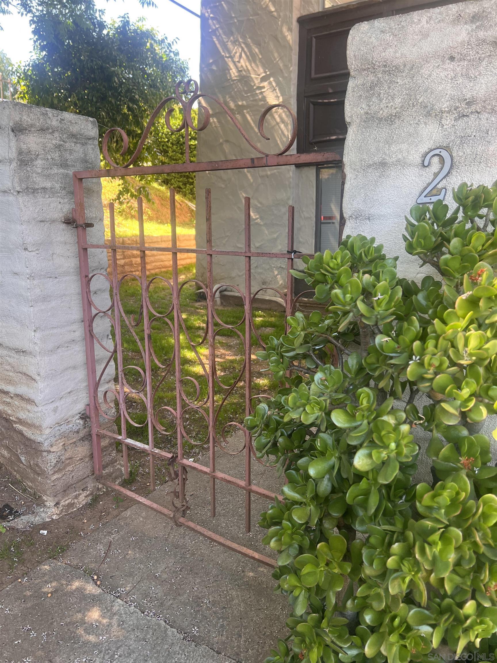 Detail Gallery Image 1 of 1 For 226 S Grape, Escondido,  CA 92025 - 2 Beds | 2 Baths