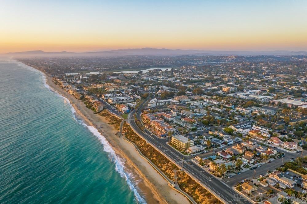 Detail Gallery Image 1 of 1 For 348  Walnut Ave, Carlsbad,  CA 92008 - 3 Beds | 3/1 Baths