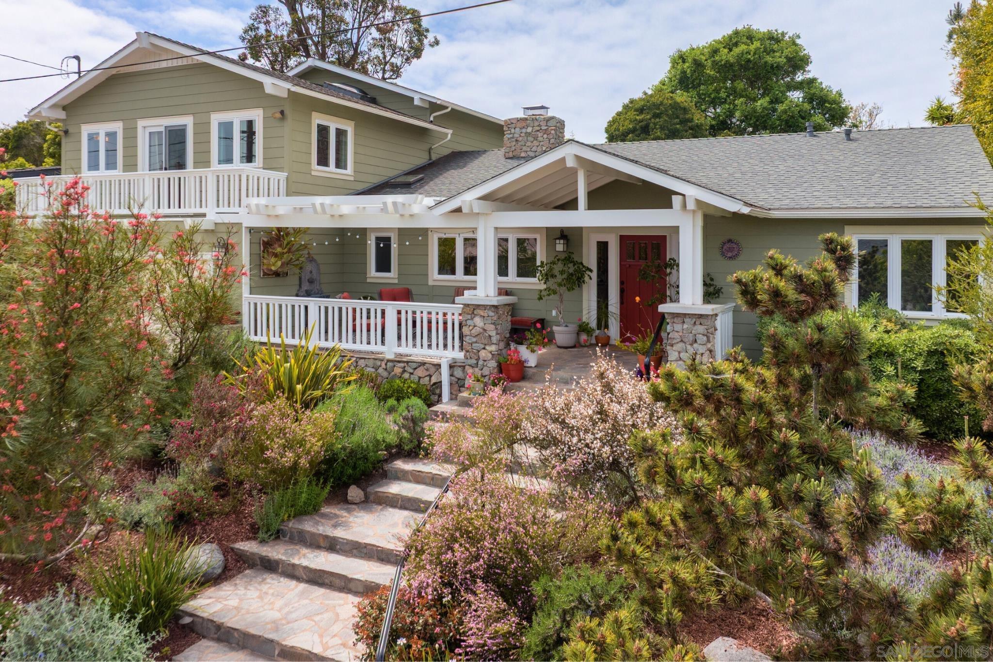 Detail Gallery Image 1 of 1 For 548  Tarento Dr, San Diego,  CA 92106 - 5 Beds | 4 Baths