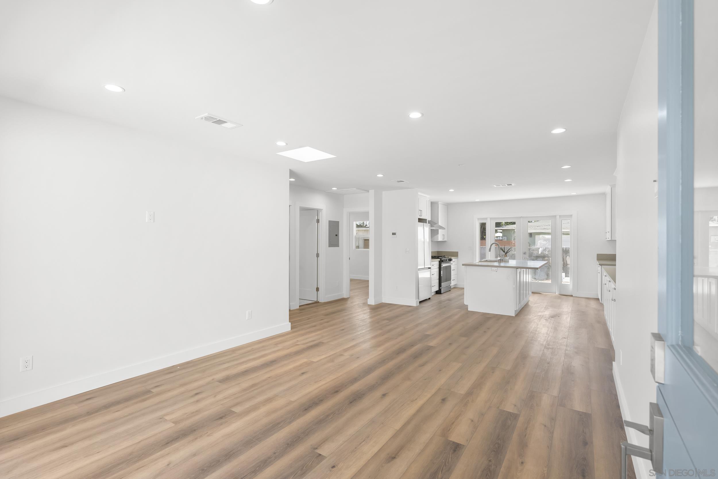 Detail Gallery Image 5 of 31 For 291  Ebony Avenue, Imperial Beach,  CA 91932 - 3 Beds | 2 Baths