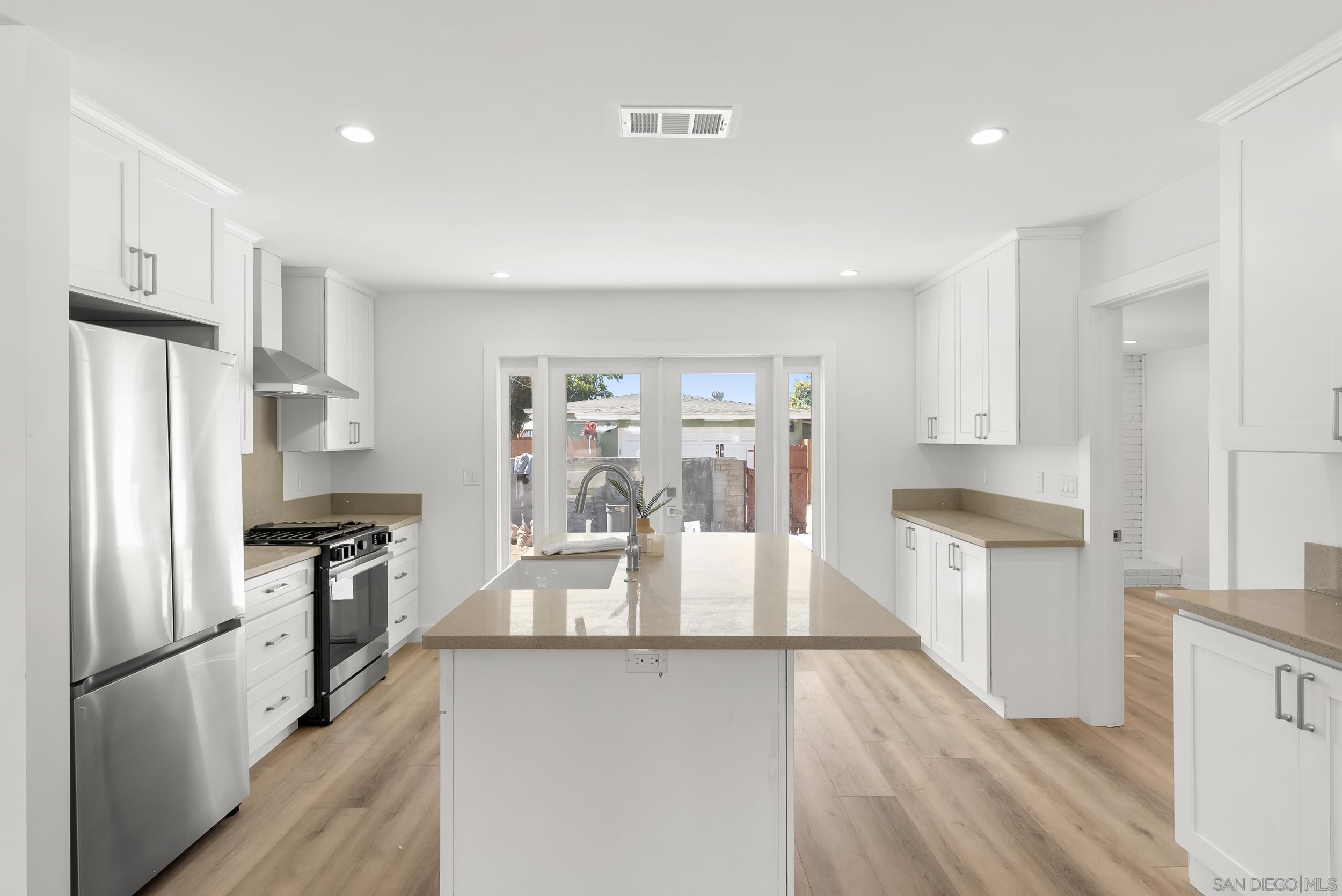 Detail Gallery Image 9 of 31 For 291  Ebony Avenue, Imperial Beach,  CA 91932 - 3 Beds | 2 Baths