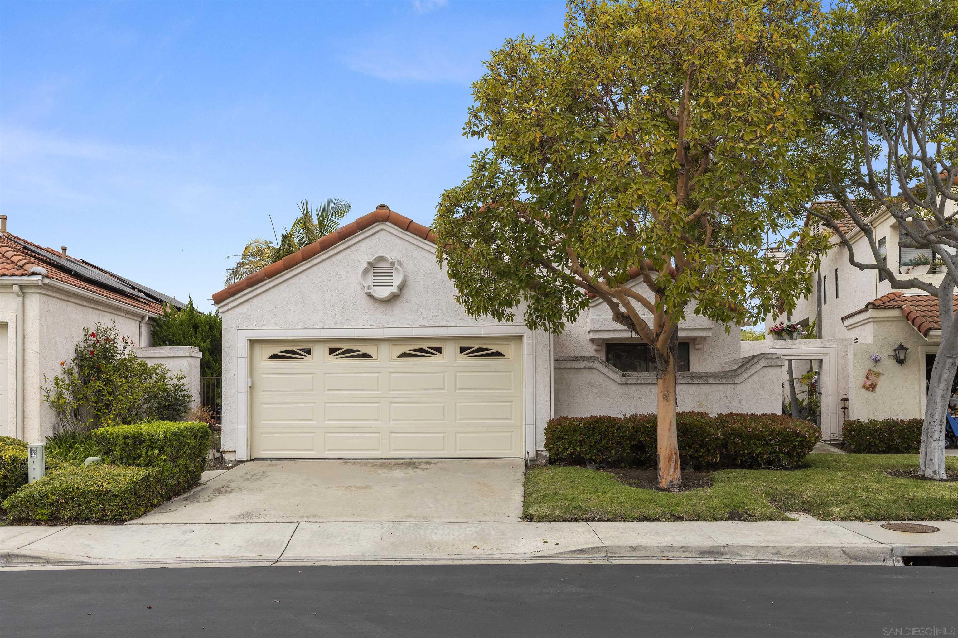 Detail Gallery Image 1 of 1 For 12156  Sand Trap Row, San Diego,  CA 92128 - 2 Beds | 2 Baths