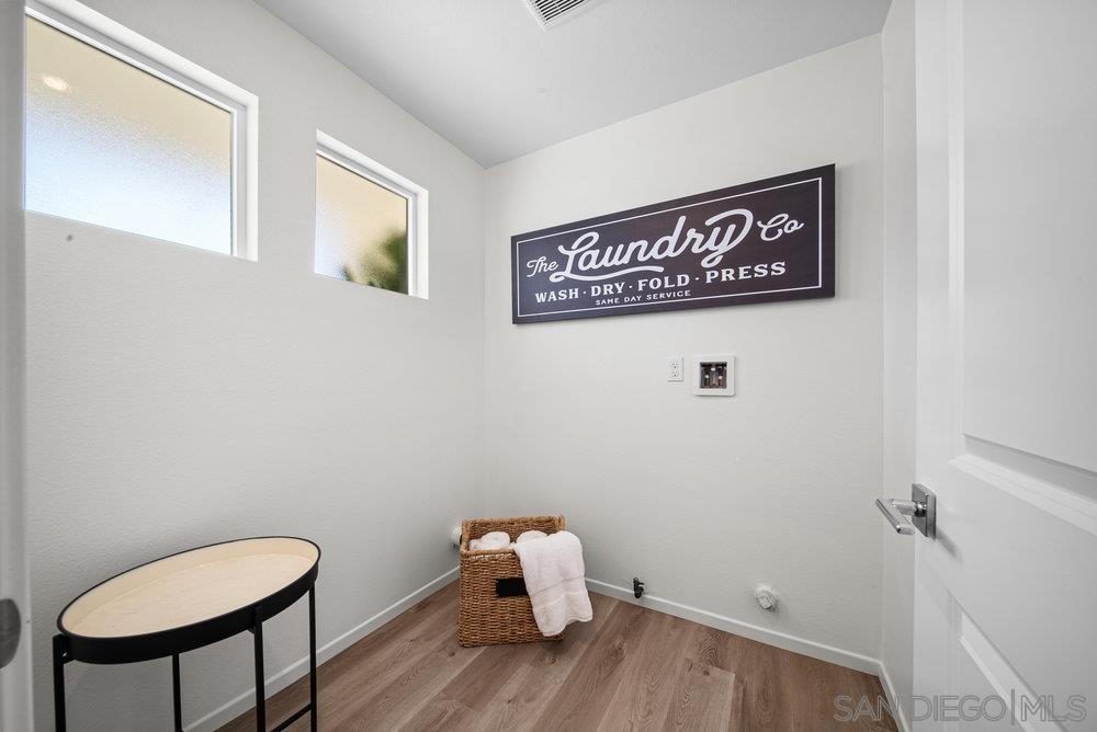 Detail Gallery Image 6 of 44 For 8180  Golden Ave, Lemon Grove,  CA 91945 - 3 Beds | 3 Baths