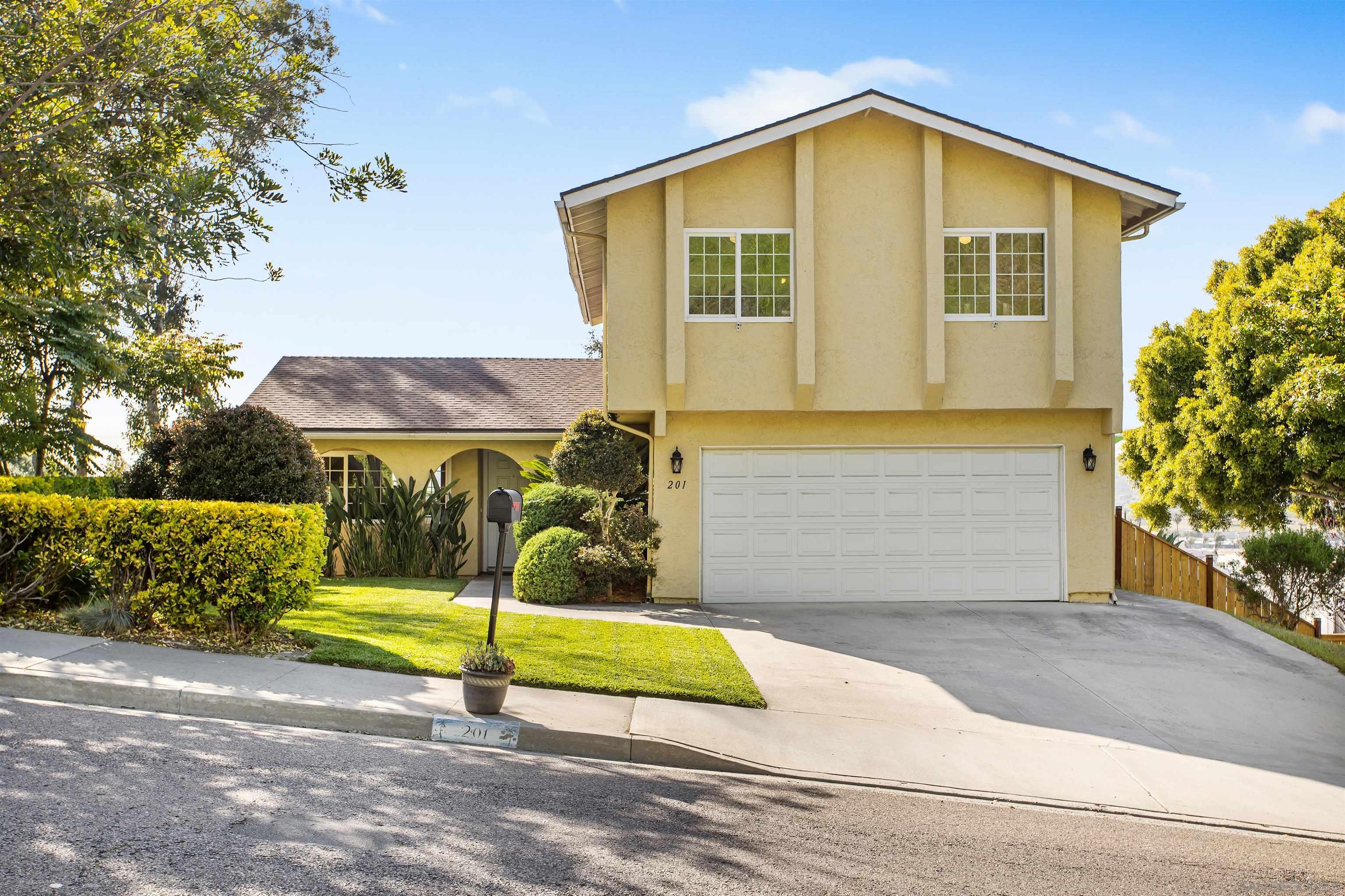 Detail Gallery Image 1 of 1 For 201  Foussat Rd, Oceanside,  CA 92054 - 4 Beds | 2/1 Baths