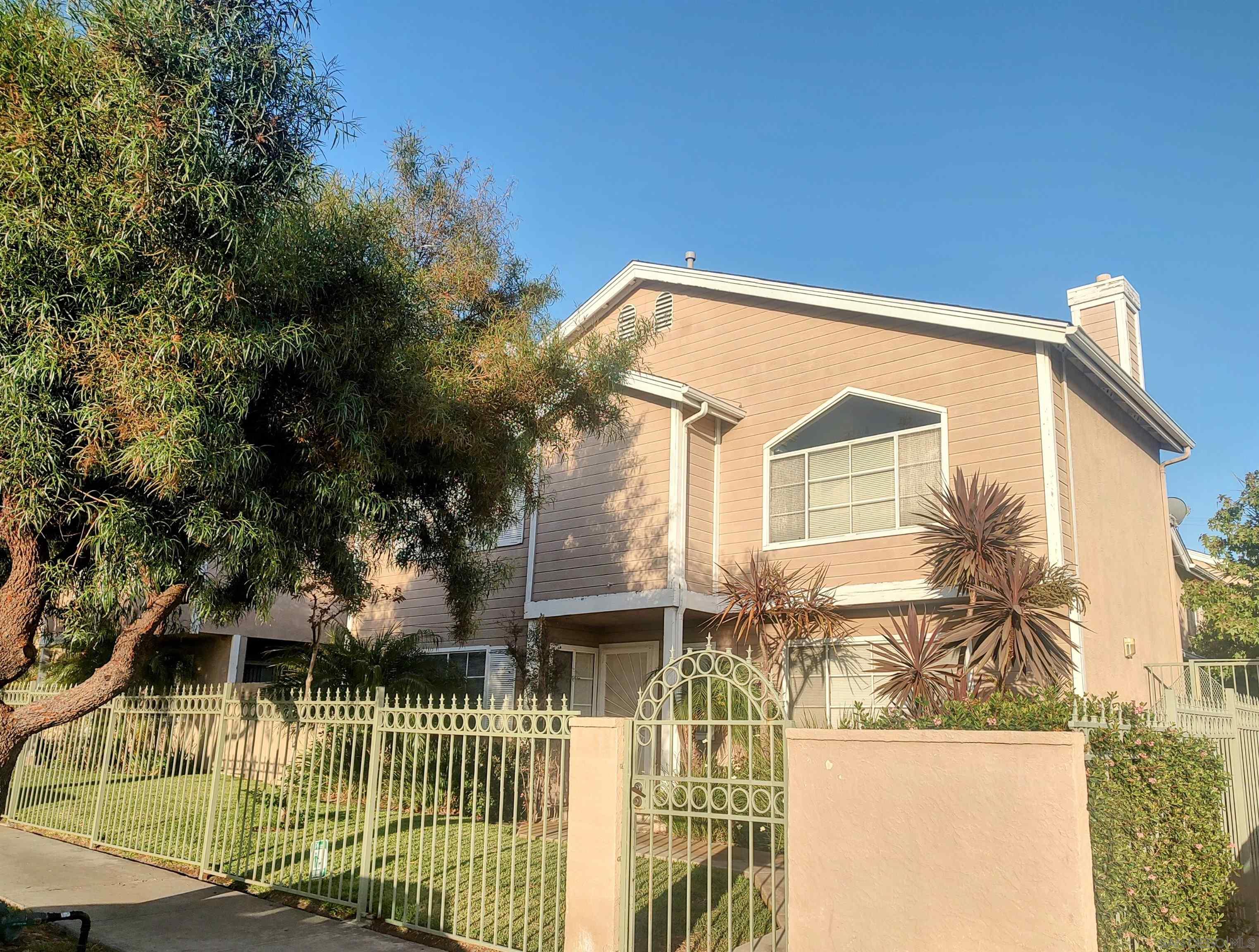 Detail Gallery Image 1 of 1 For 4111  Poplar St  11, San Diego,  CA 92105 - 3 Beds | 3 Baths