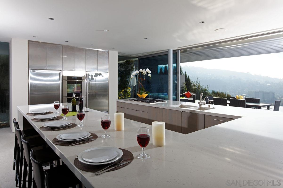 Detail Gallery Image 11 of 25 For 2605  Calle Del Oro, La Jolla,  CA 92037 - 4 Beds | 4/2 Baths