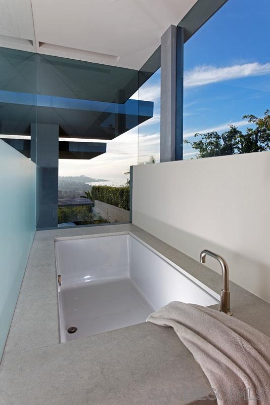 Detail Gallery Image 20 of 25 For 2605  Calle Del Oro, La Jolla,  CA 92037 - 4 Beds | 4/2 Baths