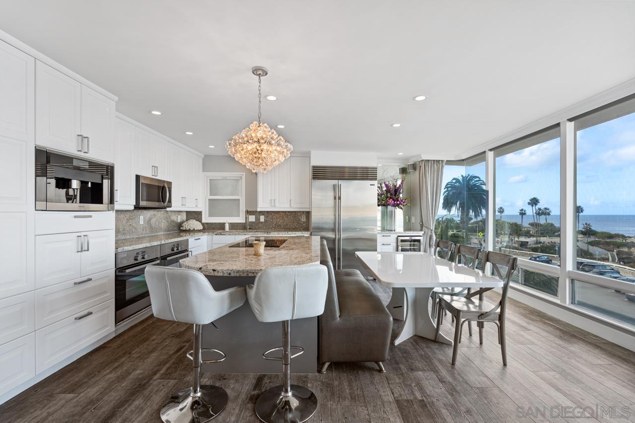 Detail Gallery Image 6 of 18 For 1219  Coast Blvd.  4, La Jolla,  CA 92037 - 2 Beds | 2 Baths