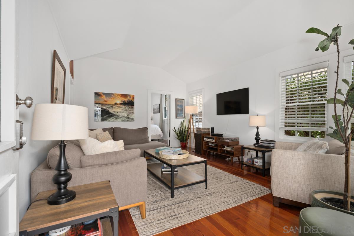 Detail Gallery Image 6 of 23 For Rios, Solana Beach,  CA 92075 - 2 Beds | 1 Baths