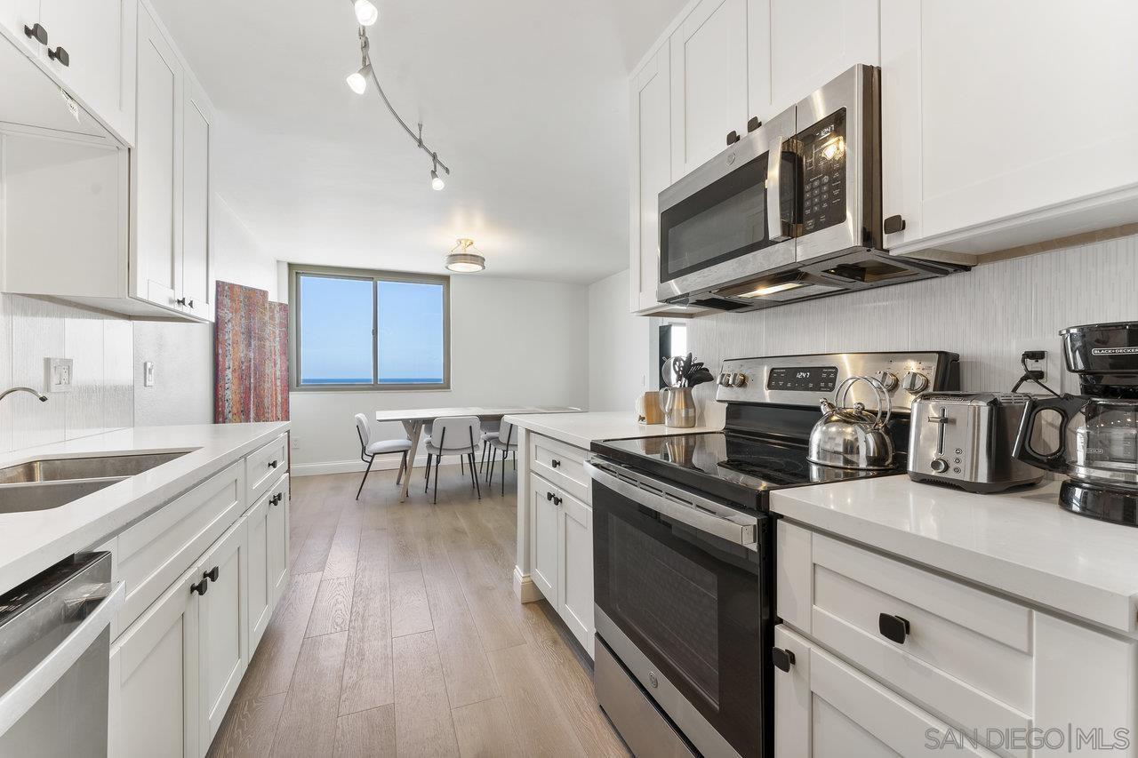 Detail Gallery Image 4 of 34 For 909  Coast Blvd  26, La Jolla,  CA 92037 - 2 Beds | 2 Baths