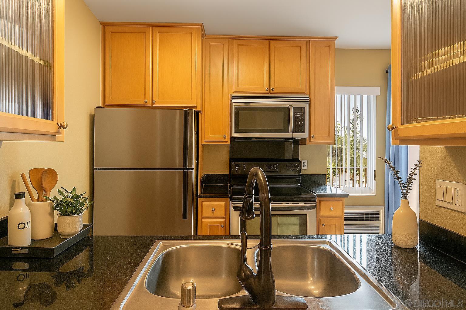 Detail Gallery Image 4 of 13 For 4860  Rolando Ct.  #81,  San Diego,  CA 92115 - 1 Beds | 1 Baths