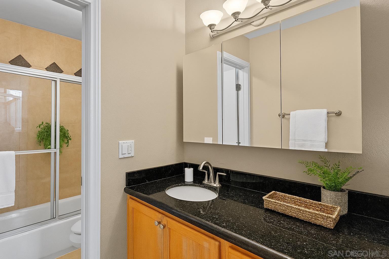 Detail Gallery Image 8 of 13 For 4860  Rolando Ct.  #81,  San Diego,  CA 92115 - 1 Beds | 1 Baths