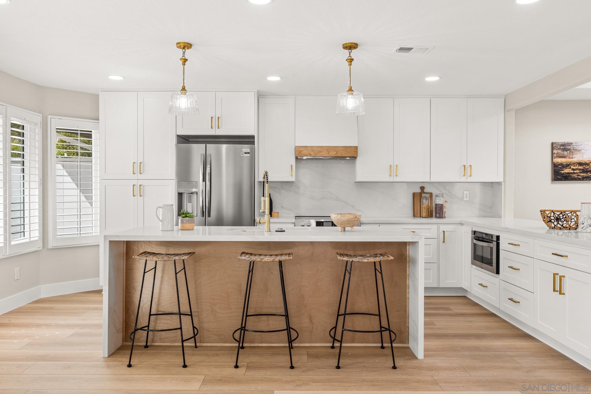 Detail Gallery Image 1 of 1 For 4661  Majorca Way, Oceanside,  CA 92056 - 2 Beds | 2 Baths