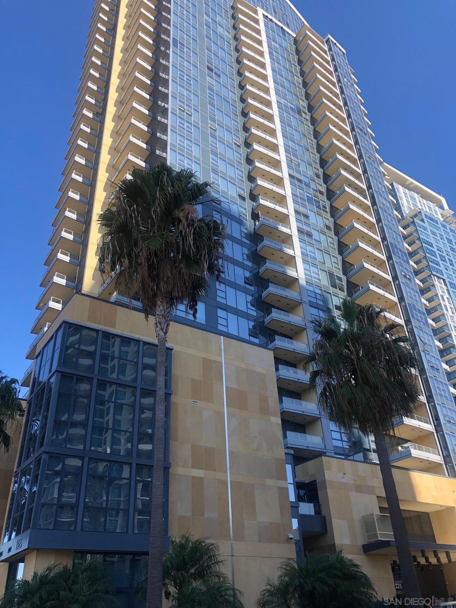 Detail Gallery Image 1 of 1 For 1325  Pacific Highway  806, San Diego,  CA 92101 - 3 Beds | 2 Baths