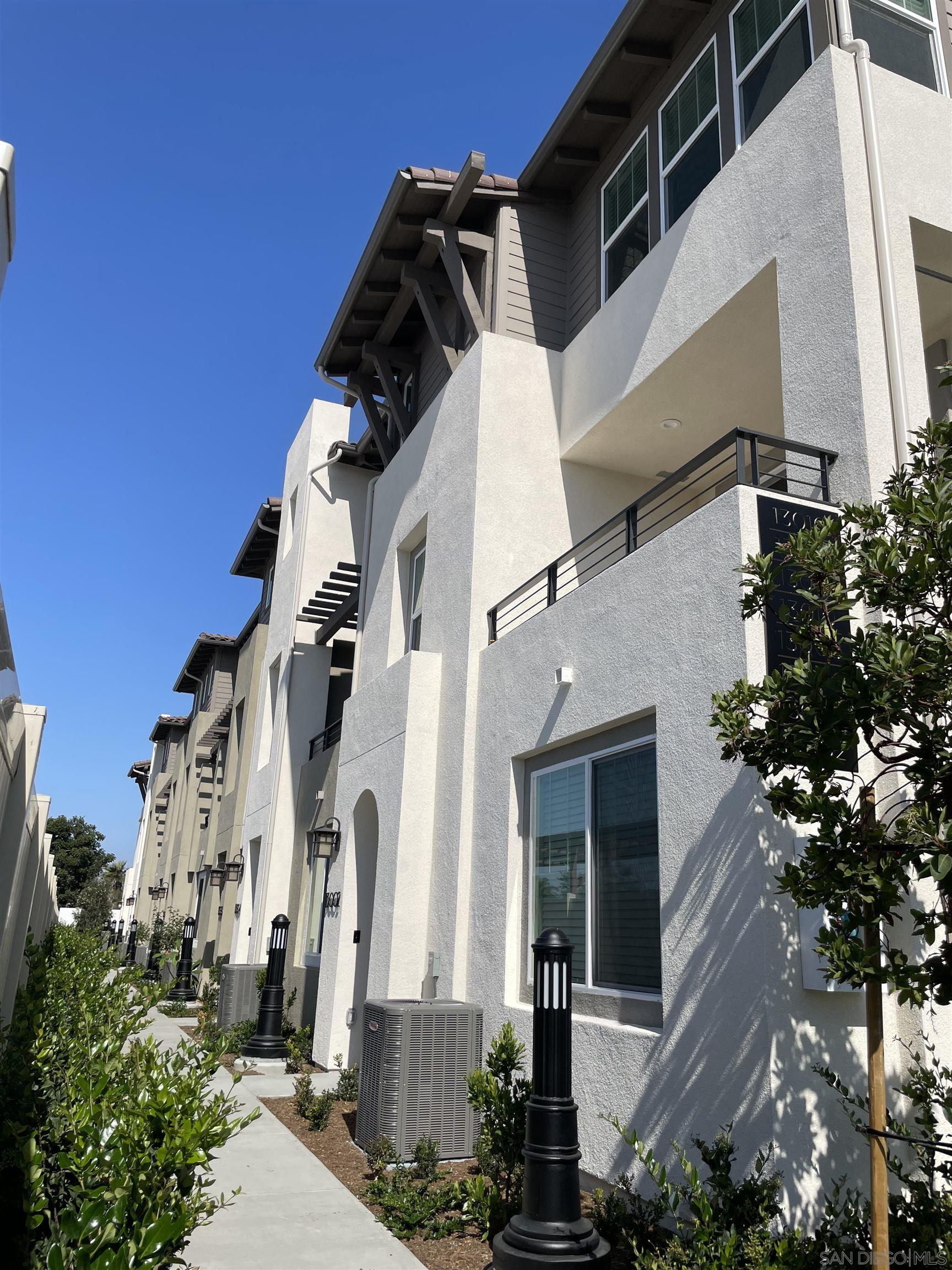 Detail Gallery Image 1 of 1 For 13004  Lumen Way, San Diego,  CA 92130 - 4 Beds | 3/1 Baths