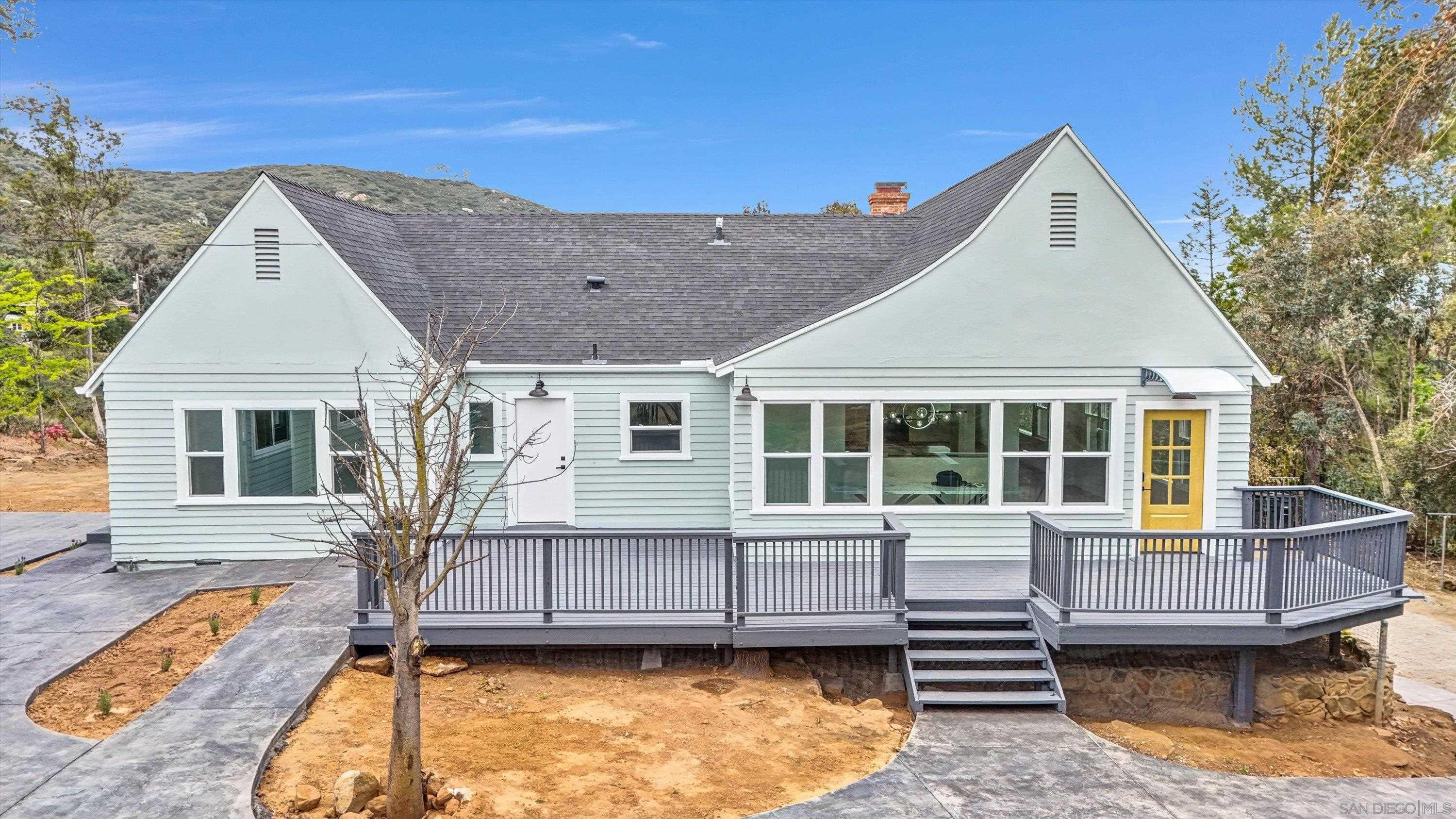 Detail Gallery Image 1 of 1 For 3144  Aurora Vista, Spring Valley,  CA 91978 - 7 Beds | 5/1 Baths