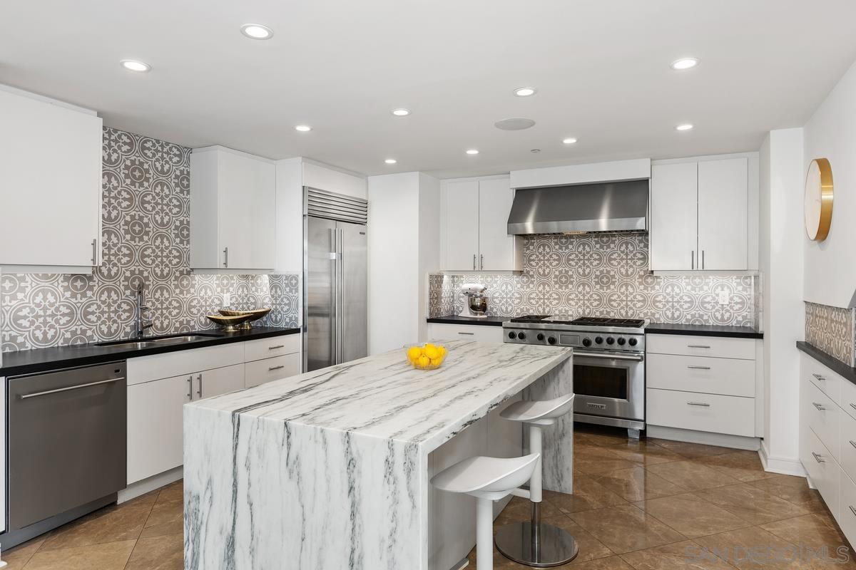 Detail Gallery Image 20 of 47 For 645  Front St  2004, San Diego,  CA 92101 - 4 Beds | 4/1 Baths