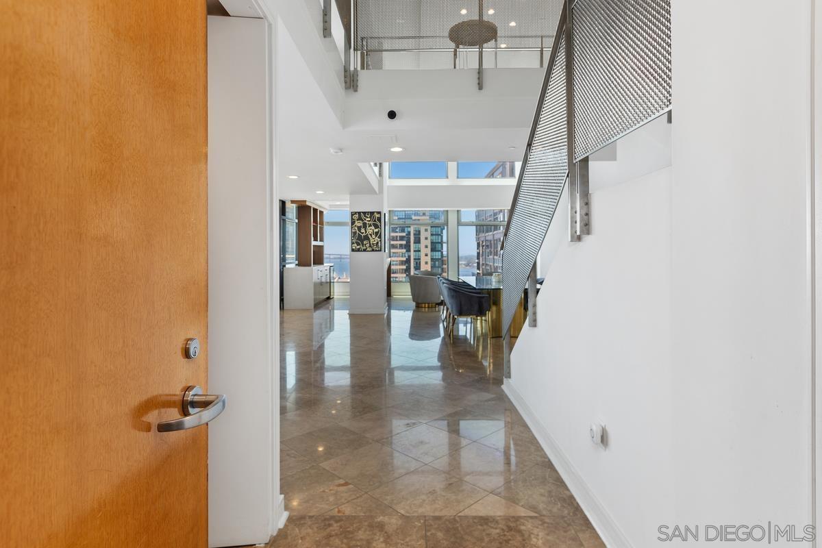 Detail Gallery Image 3 of 47 For 645  Front St  2004, San Diego,  CA 92101 - 4 Beds | 4/1 Baths