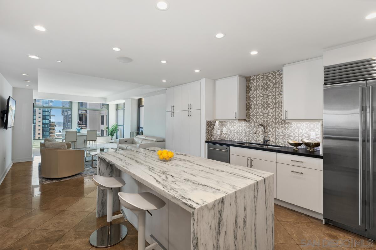 Detail Gallery Image 21 of 47 For 645  Front St  2004, San Diego,  CA 92101 - 4 Beds | 4/1 Baths