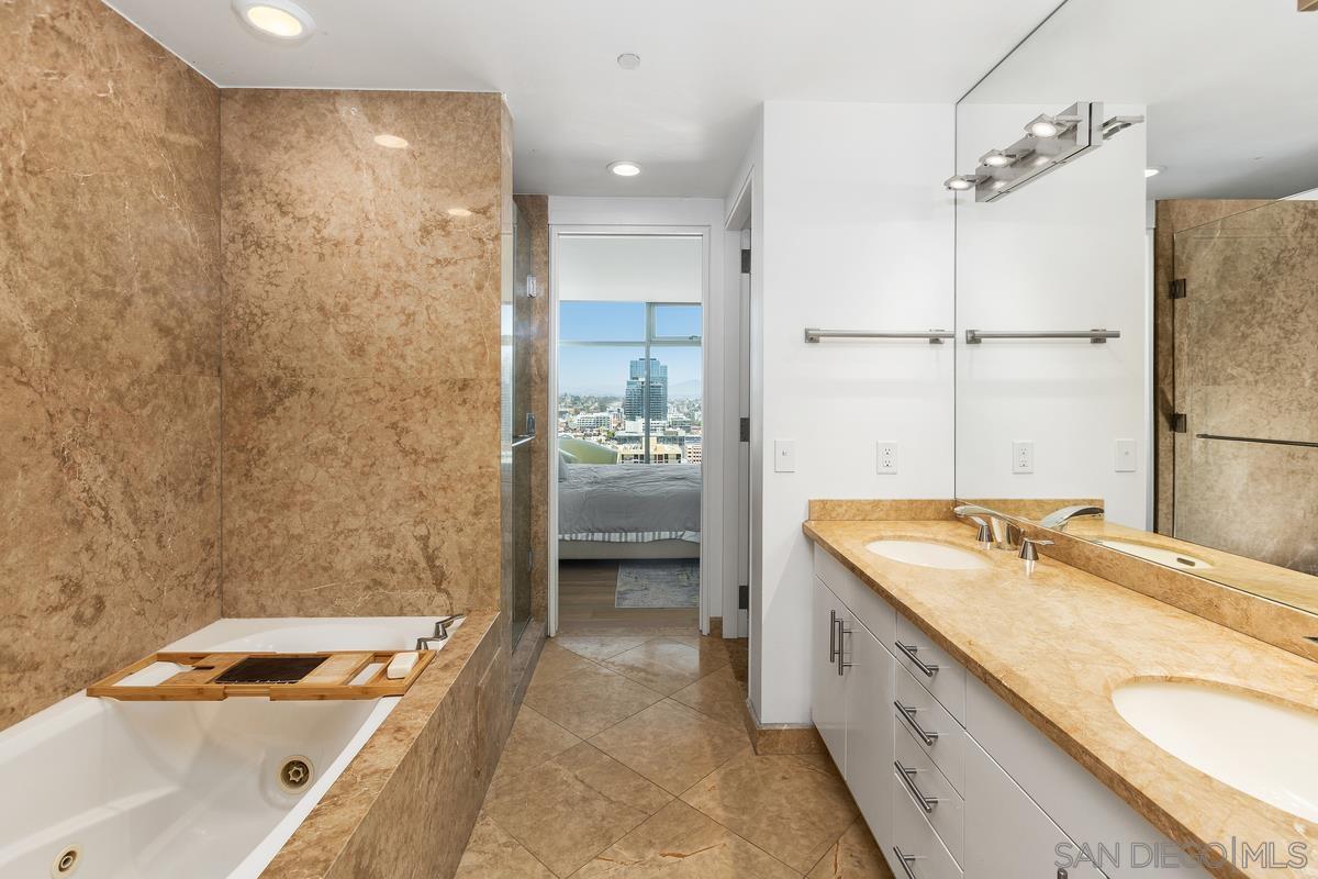 Detail Gallery Image 33 of 47 For 645  Front St  2004, San Diego,  CA 92101 - 4 Beds | 4/1 Baths