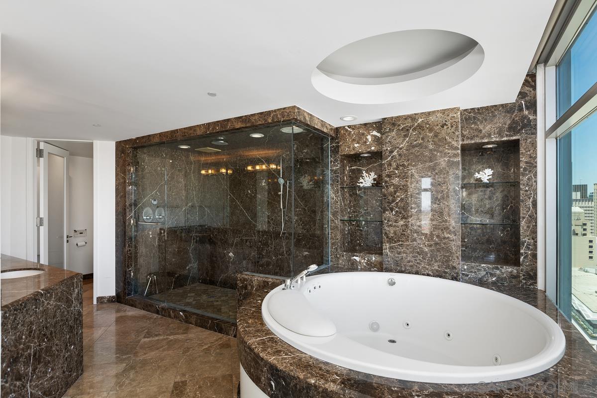 Detail Gallery Image 37 of 47 For 645  Front St  2004, San Diego,  CA 92101 - 4 Beds | 4/1 Baths