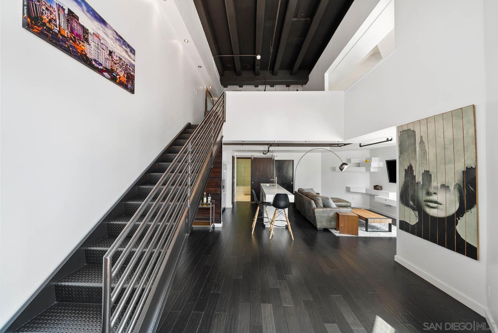 Detail Gallery Image 1 of 1 For 702  Ash St  102, San Diego,  CA 92101 - 1 Beds | 2 Baths