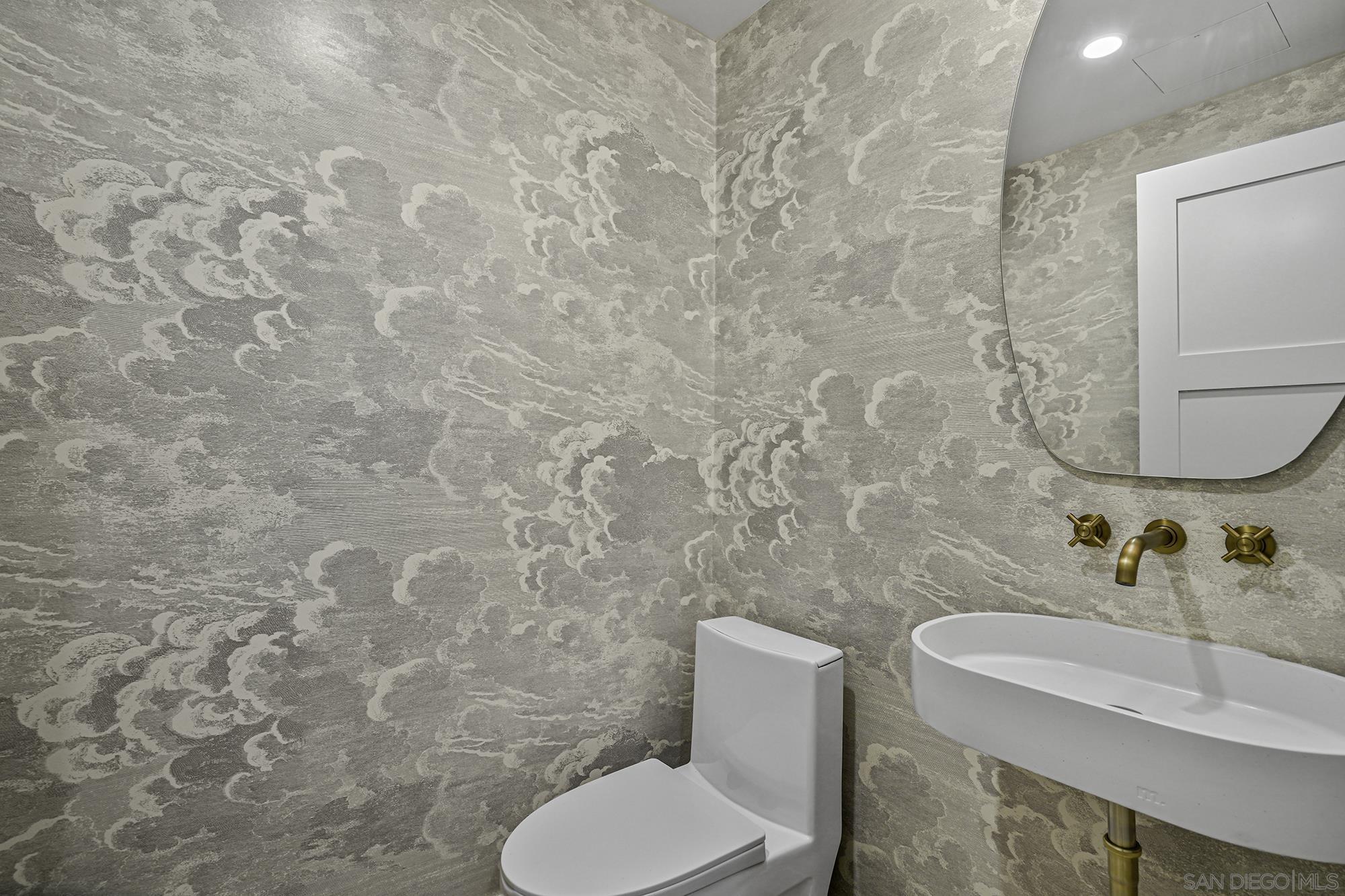 Detail Gallery Image 12 of 23 For 2124  San Clemente St, San Diego,  CA 92107 - 5 Beds | 4/1 Baths