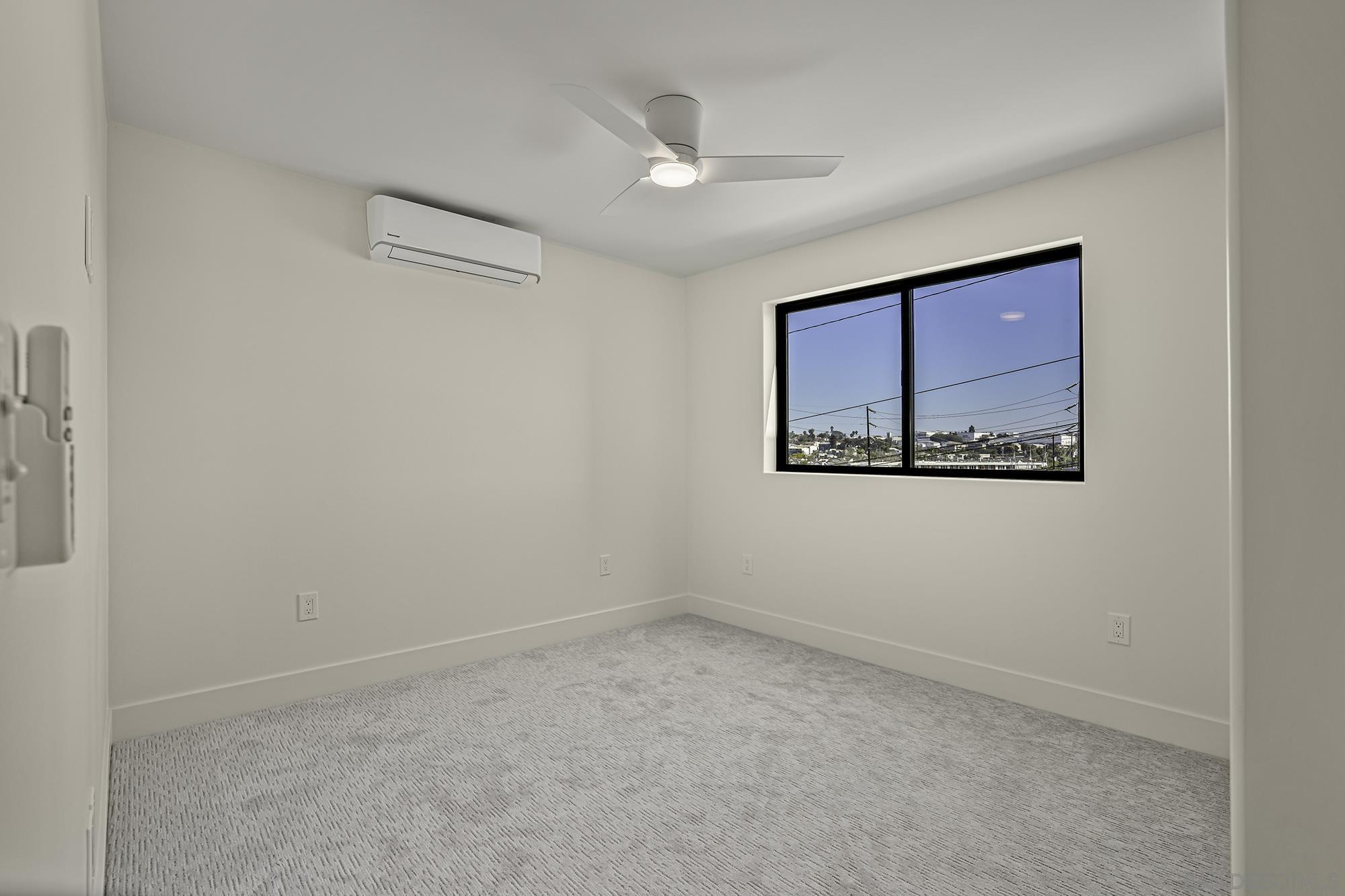 Detail Gallery Image 15 of 23 For 2124  San Clemente St, San Diego,  CA 92107 - 5 Beds | 4/1 Baths