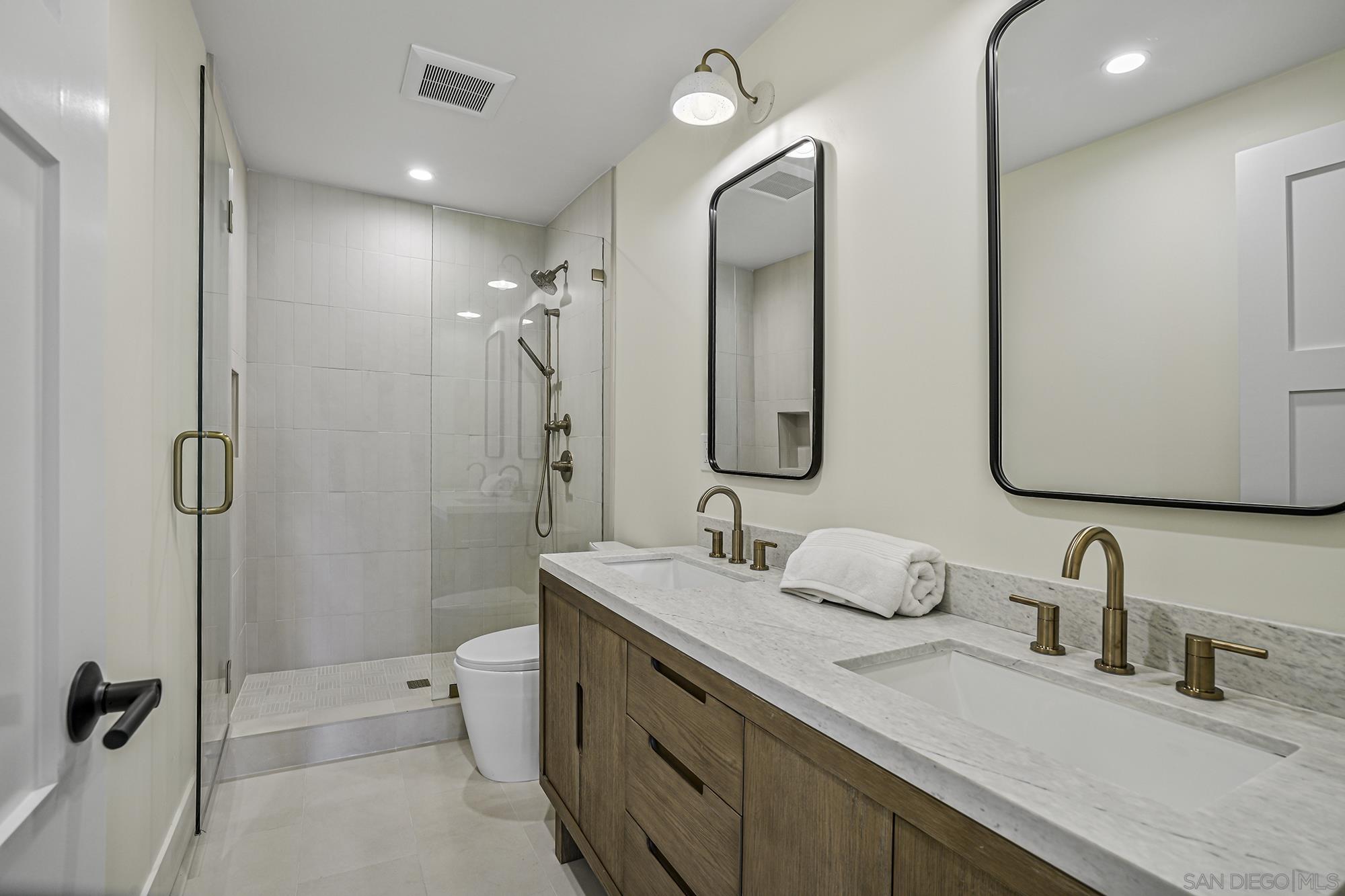 Detail Gallery Image 20 of 23 For 2124  San Clemente St, San Diego,  CA 92107 - 5 Beds | 4/1 Baths