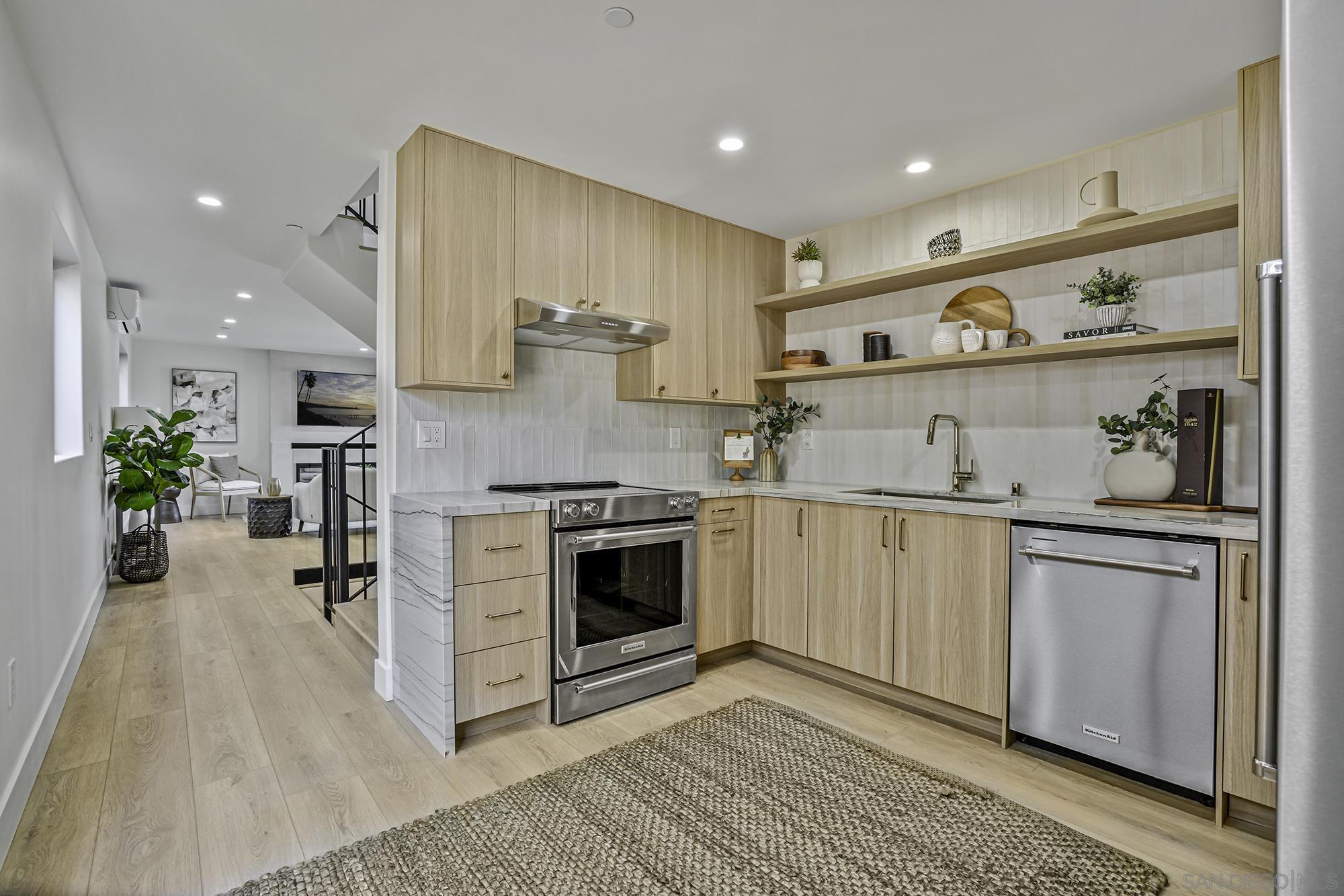 Detail Gallery Image 4 of 23 For 2124  San Clemente St, San Diego,  CA 92107 - 5 Beds | 4/1 Baths