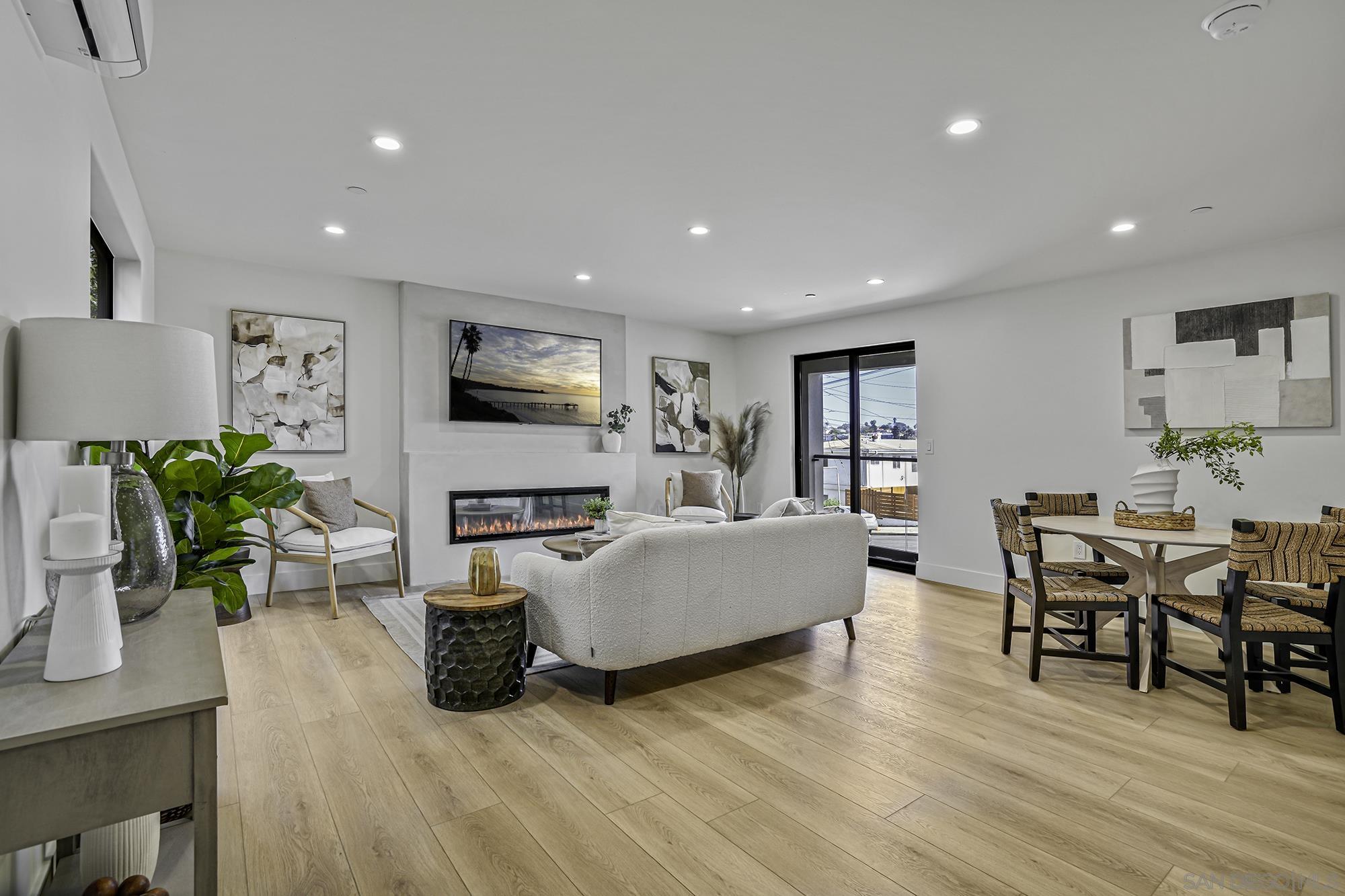 Detail Gallery Image 7 of 23 For 2124  San Clemente St, San Diego,  CA 92107 - 5 Beds | 4/1 Baths