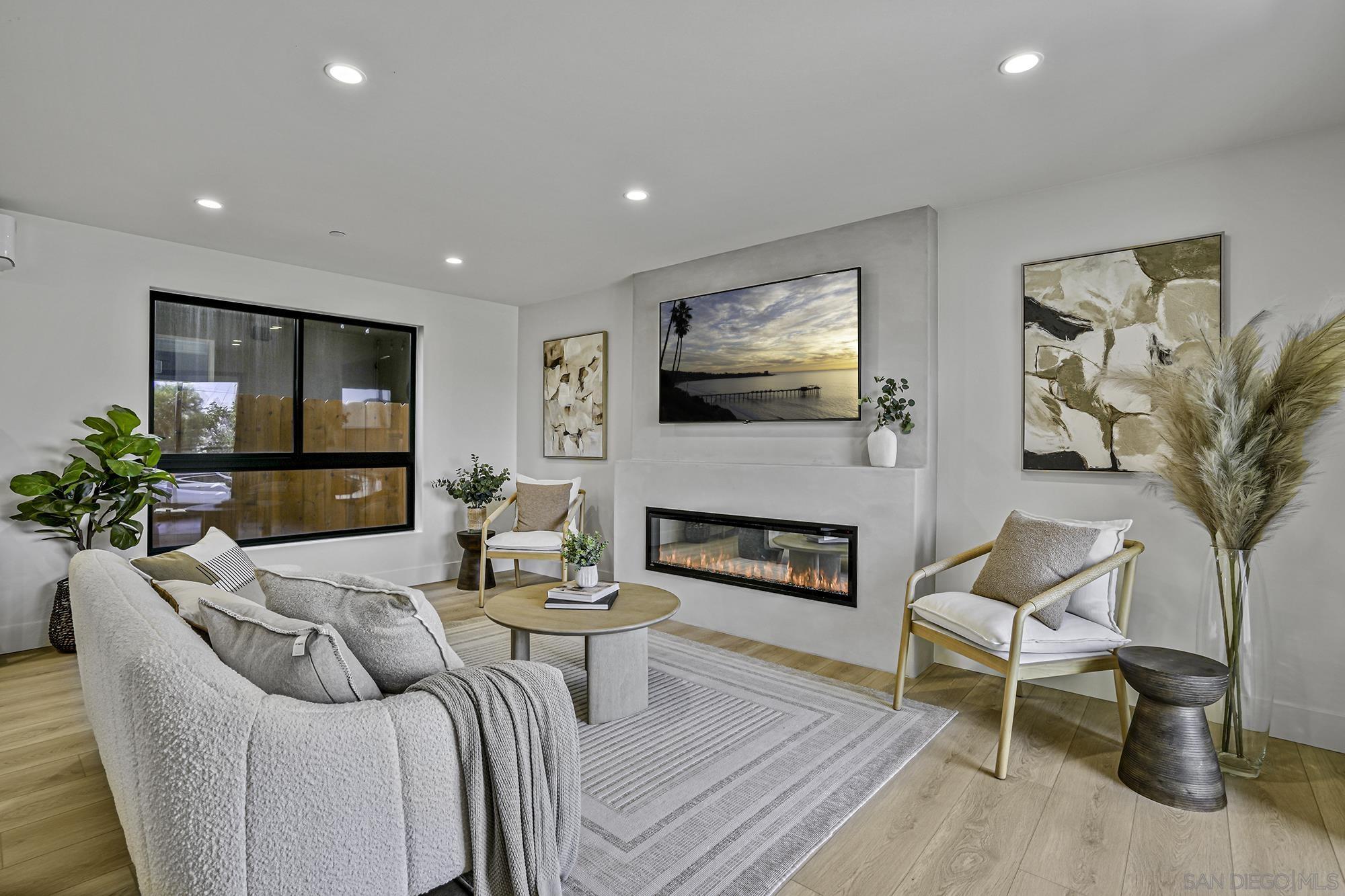 Detail Gallery Image 8 of 23 For 2124  San Clemente St, San Diego,  CA 92107 - 5 Beds | 4/1 Baths