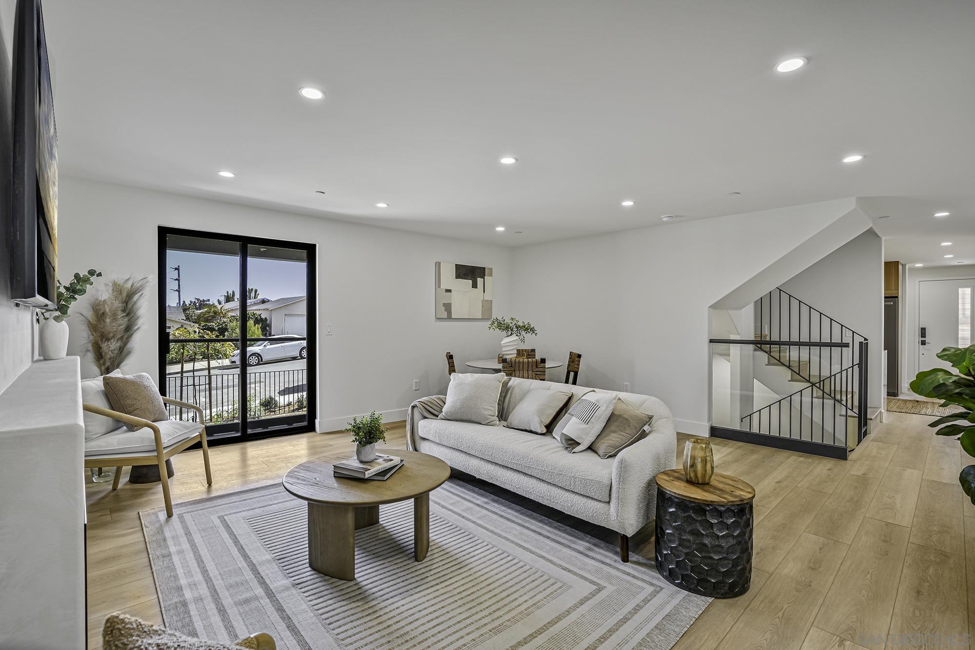 Detail Gallery Image 9 of 23 For 2124  San Clemente St, San Diego,  CA 92107 - 5 Beds | 4/1 Baths