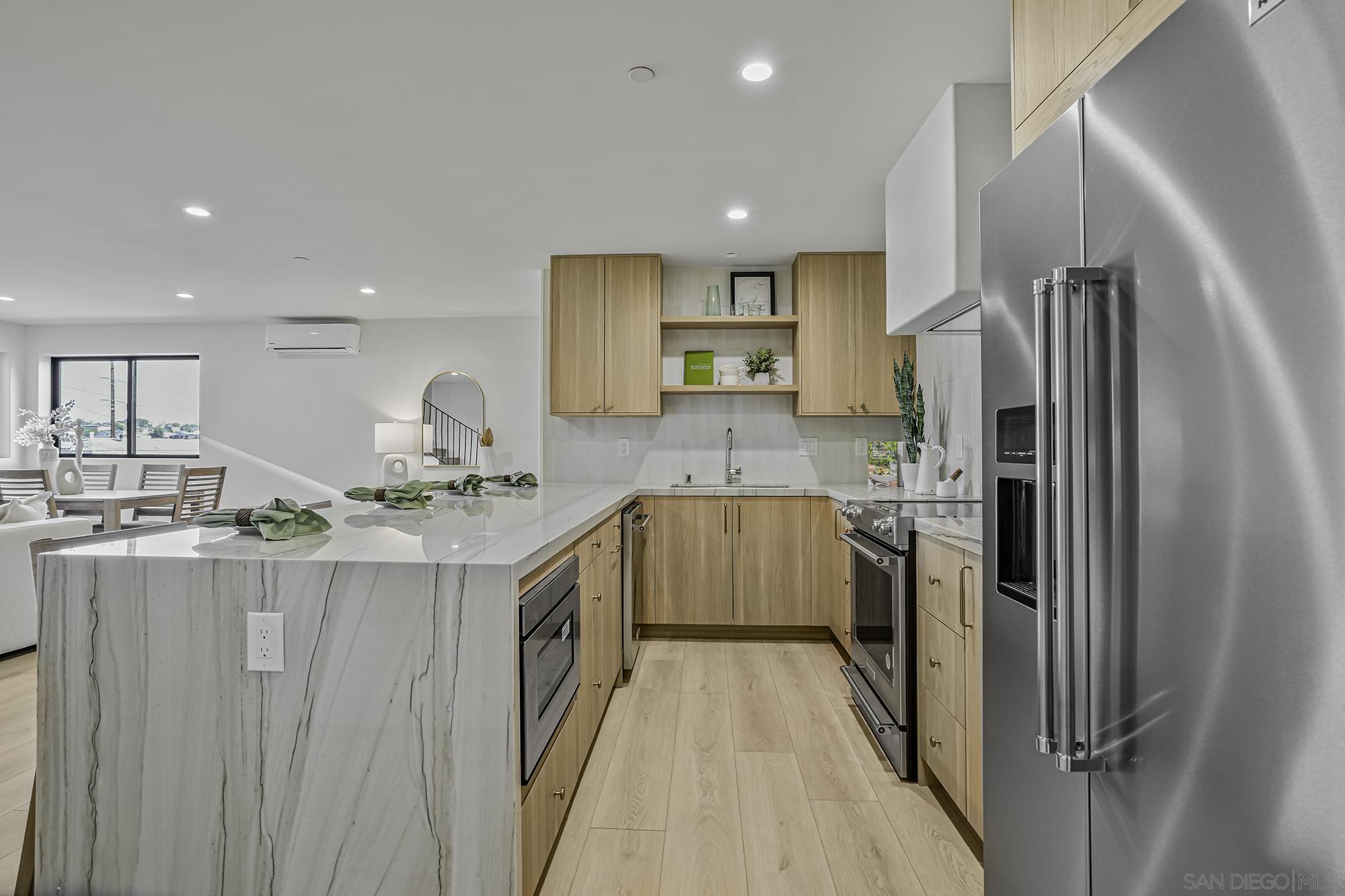 Detail Gallery Image 8 of 11 For 2126  San Clemente St, San Diego,  CA 92107 - 5 Beds | 3/1 Baths